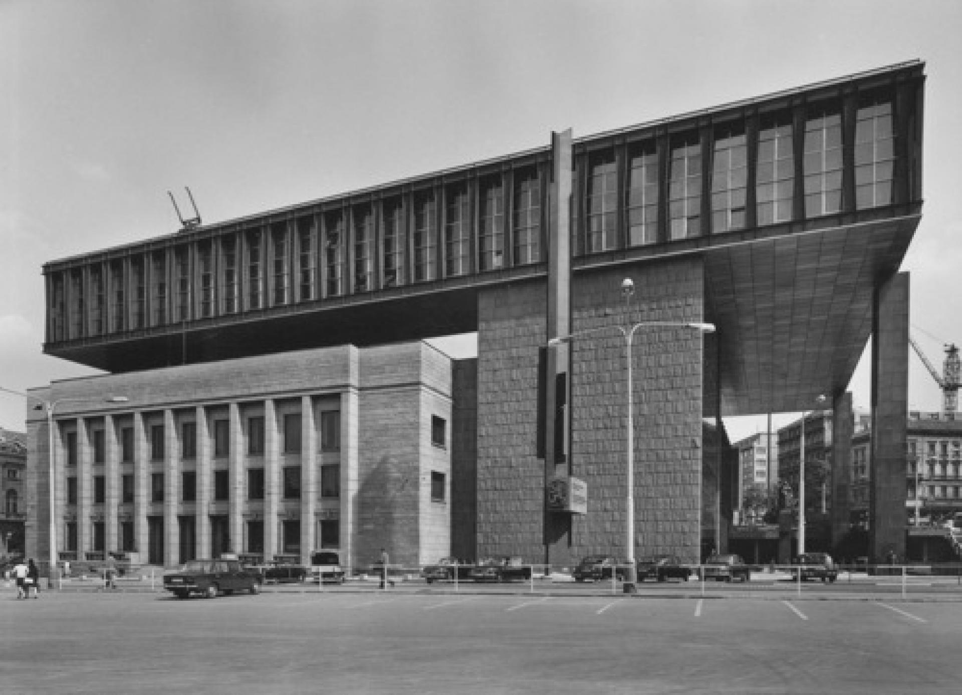 The Federal Parliament of Czechoslovakia by Karel Prager was after the dissolution of Czechoslovakia used by Radio Free Europe/Radio Liberty until November 2008. | via Houser