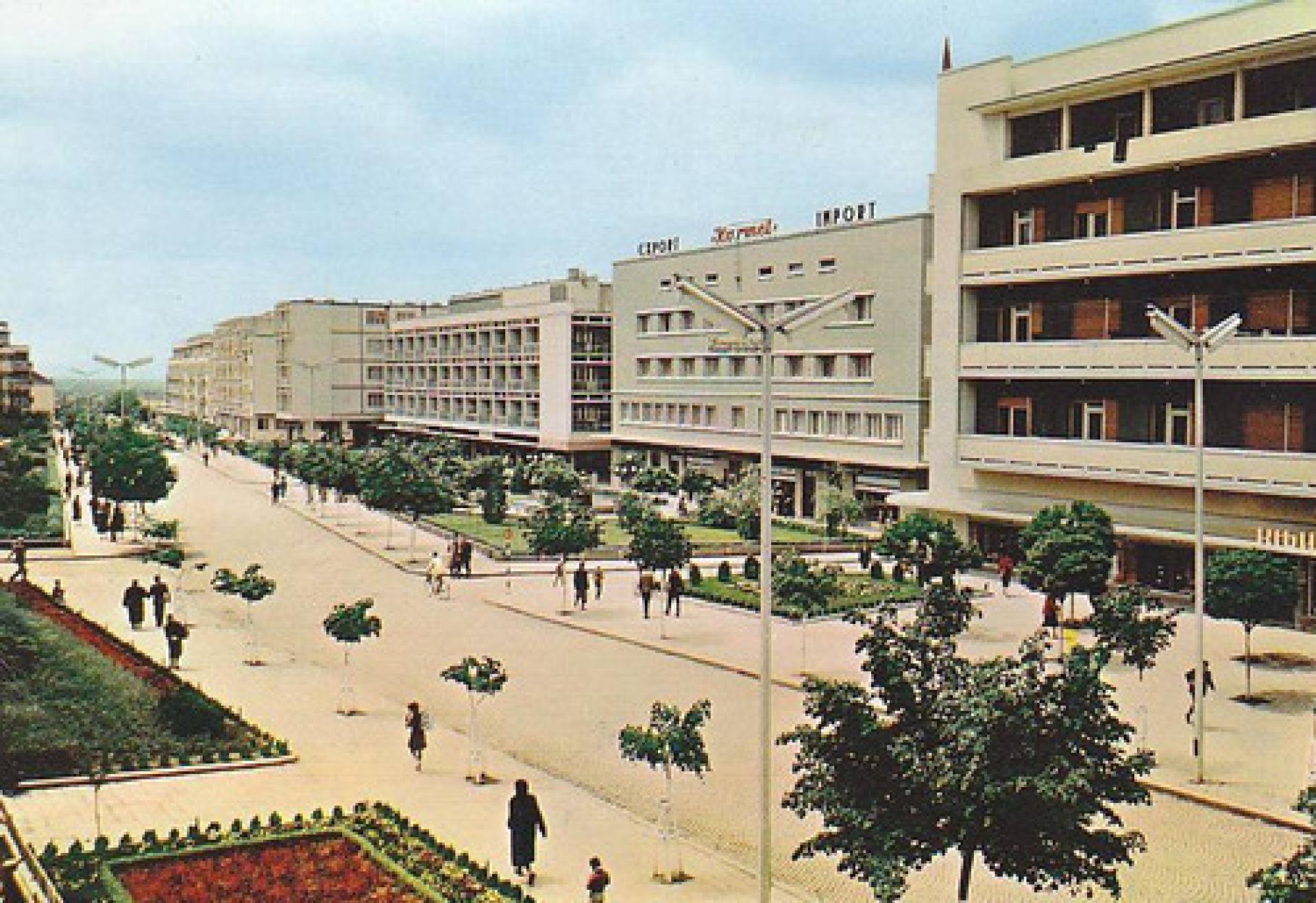 Marshal Tito street in Pristhina in 1960. | via Delcampe