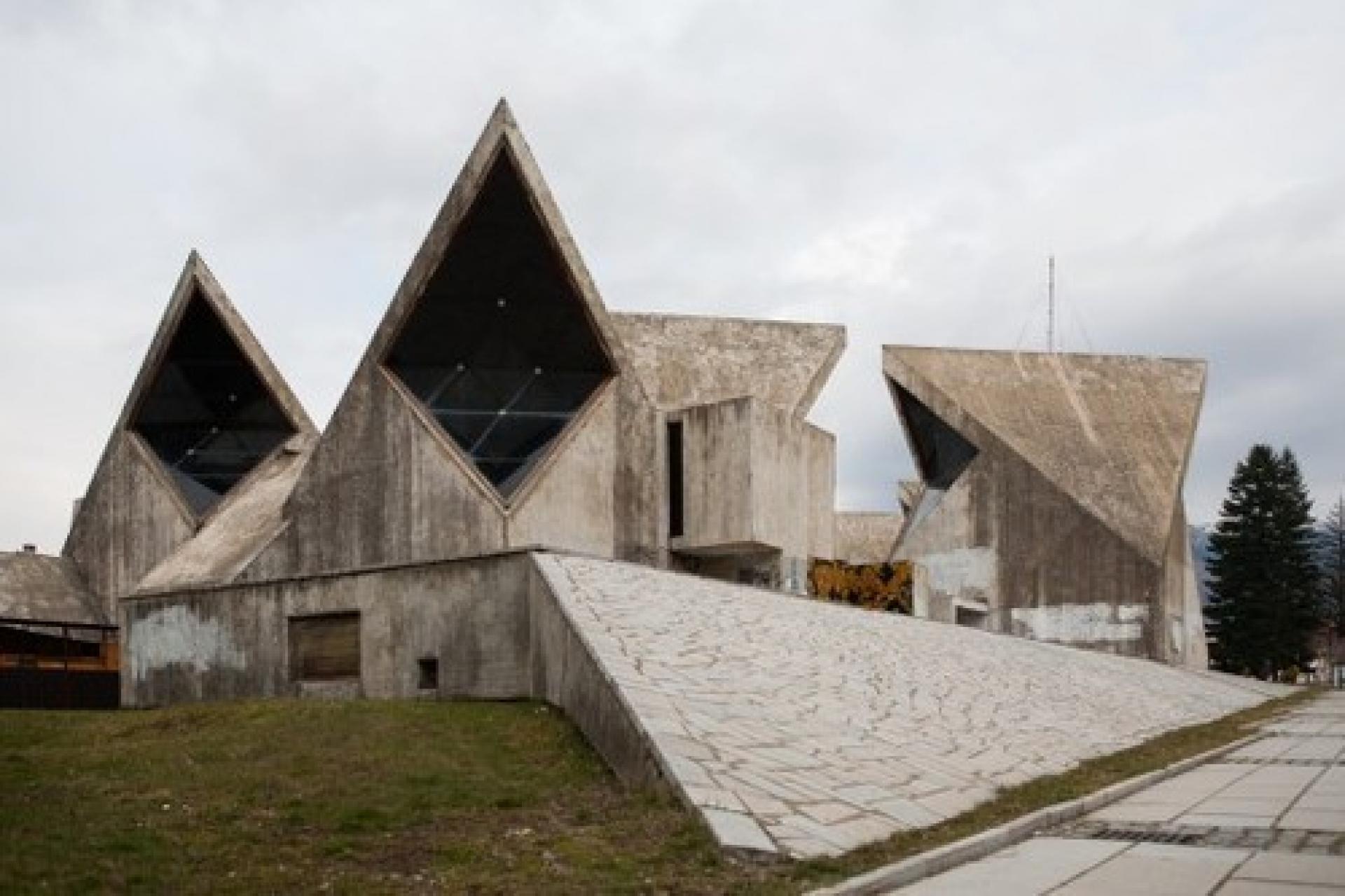 Spomen Dom was built in 1976. It is located in the city center of Kolašin, in the northern part of Montengro. It was built to commemorate the first assembly of the National Anti-Fascist Council for the National Liberation of Montenegro and Boka. | Photo © Luka Bošković