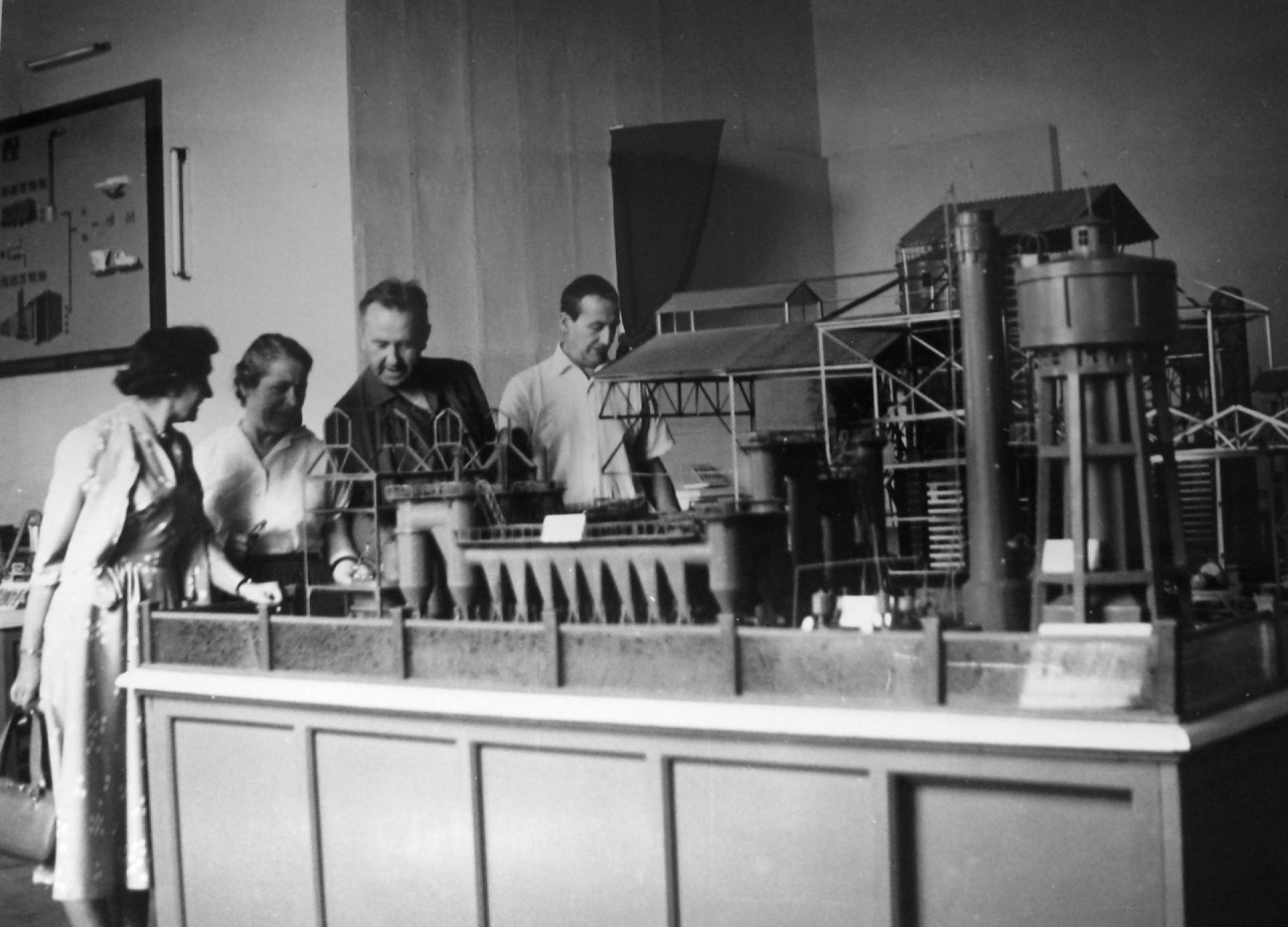 Lihotzky used a railroad dining car kitchen as her model to design a housewife’s laboratory using a minimum of space and offering a maximum of comfort. | Photo via Transculturalmodernism