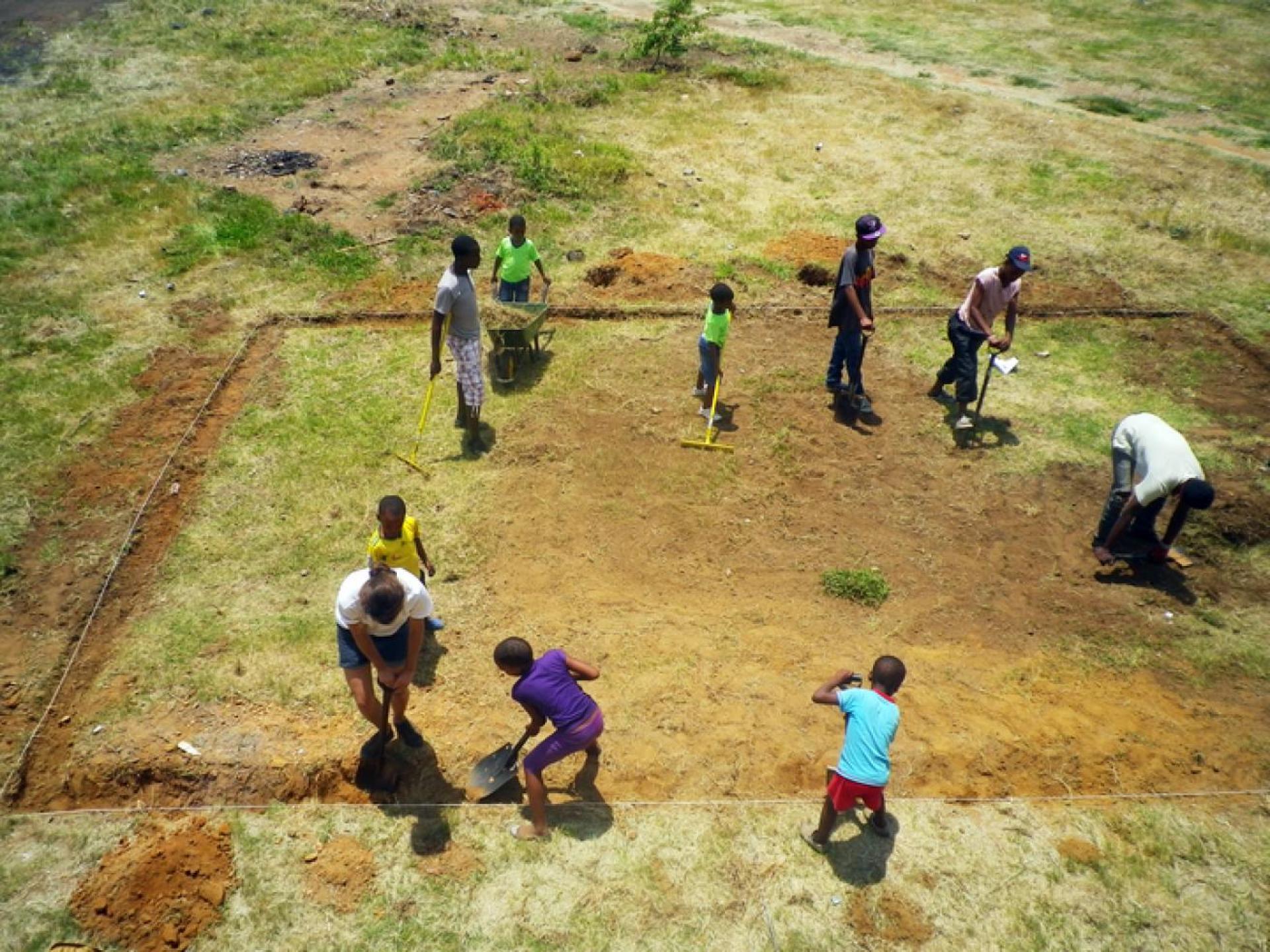 “Soweto: Ubuntu Park” (2014) was also part of the Soweto Project by Marjetica Potrč and the students of Design for the Living World. | Photo © Radoš Vujaklija