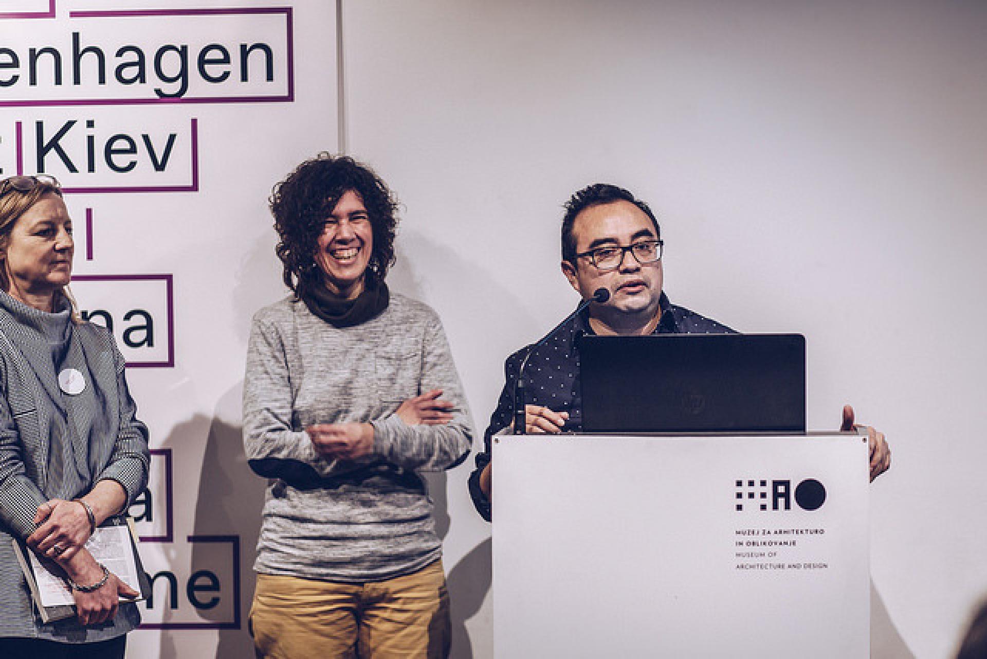 Publish with priniting books or online is the main question for the architecture publishers now days (Sophie Lovell from &beyond, Ethel Baraona and Cesar Reyes from dpr-barcelona) | Photo by Peter Giodani