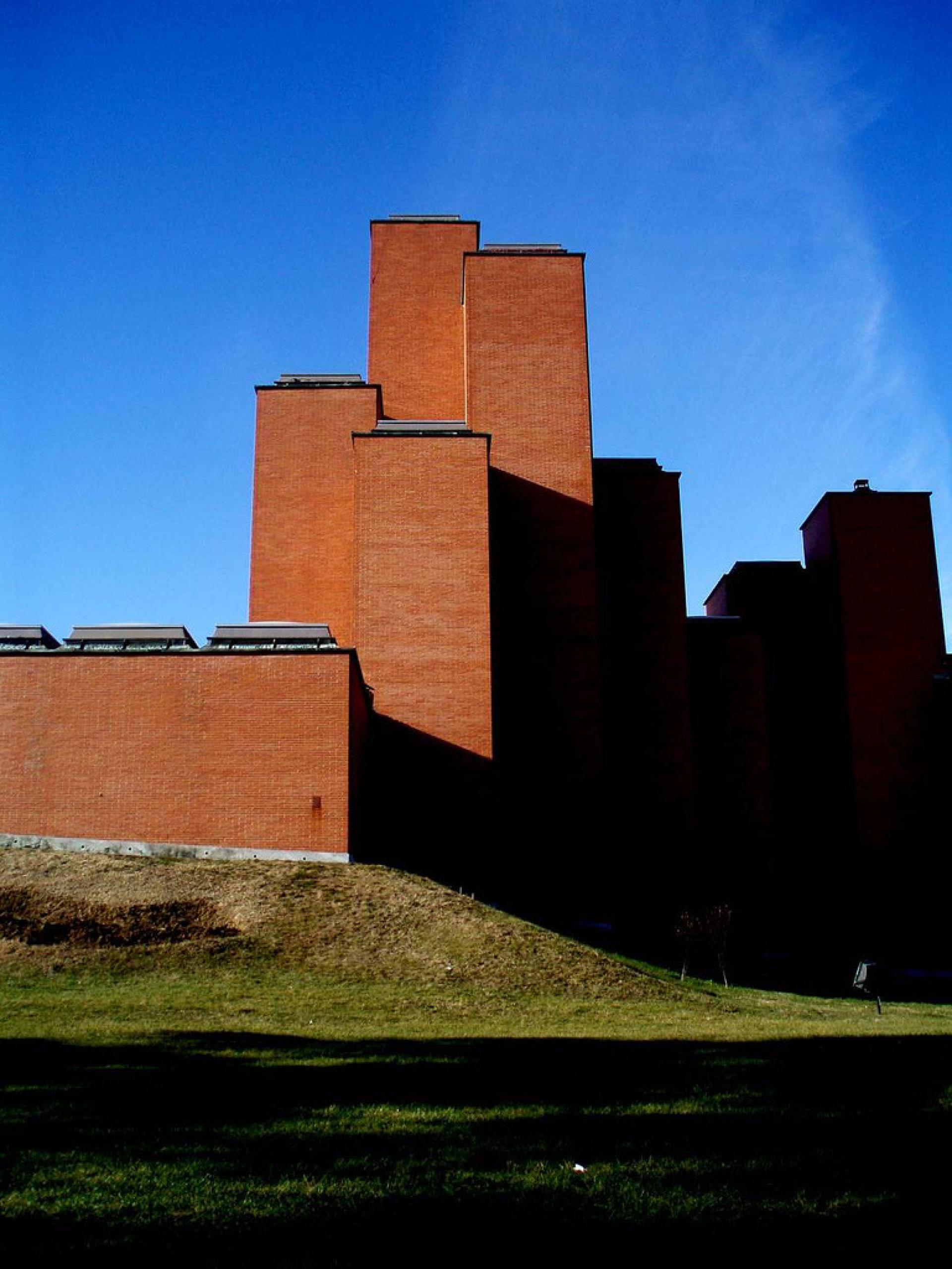 Light on the facade of the Museum 21. October | Photo by Skyscrapercity