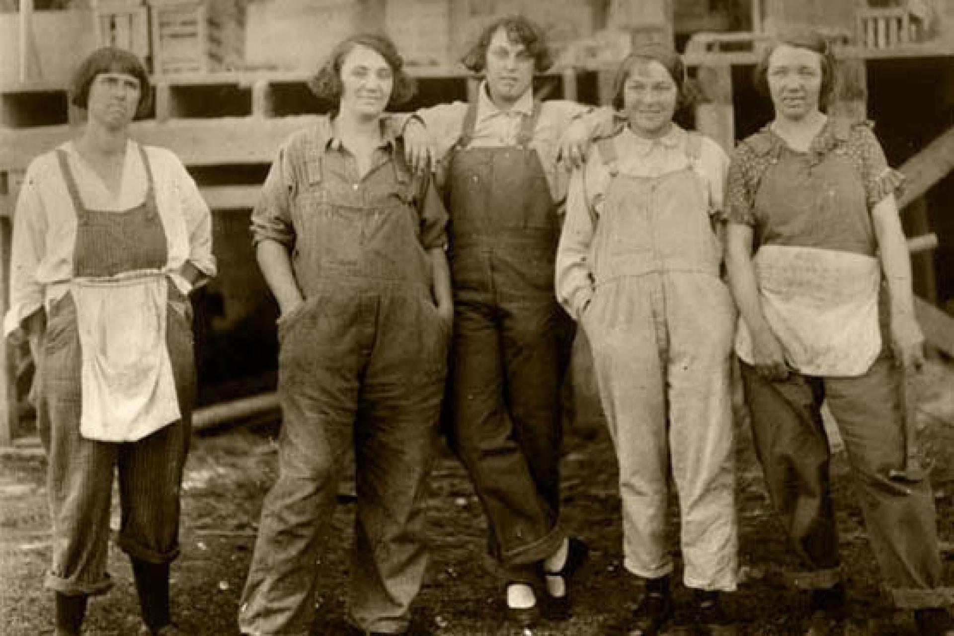 Women dreaming of a cooperative life at the Llano Del Rio socialist commune. | Photo by Walter Millsap and Meyer Elkins