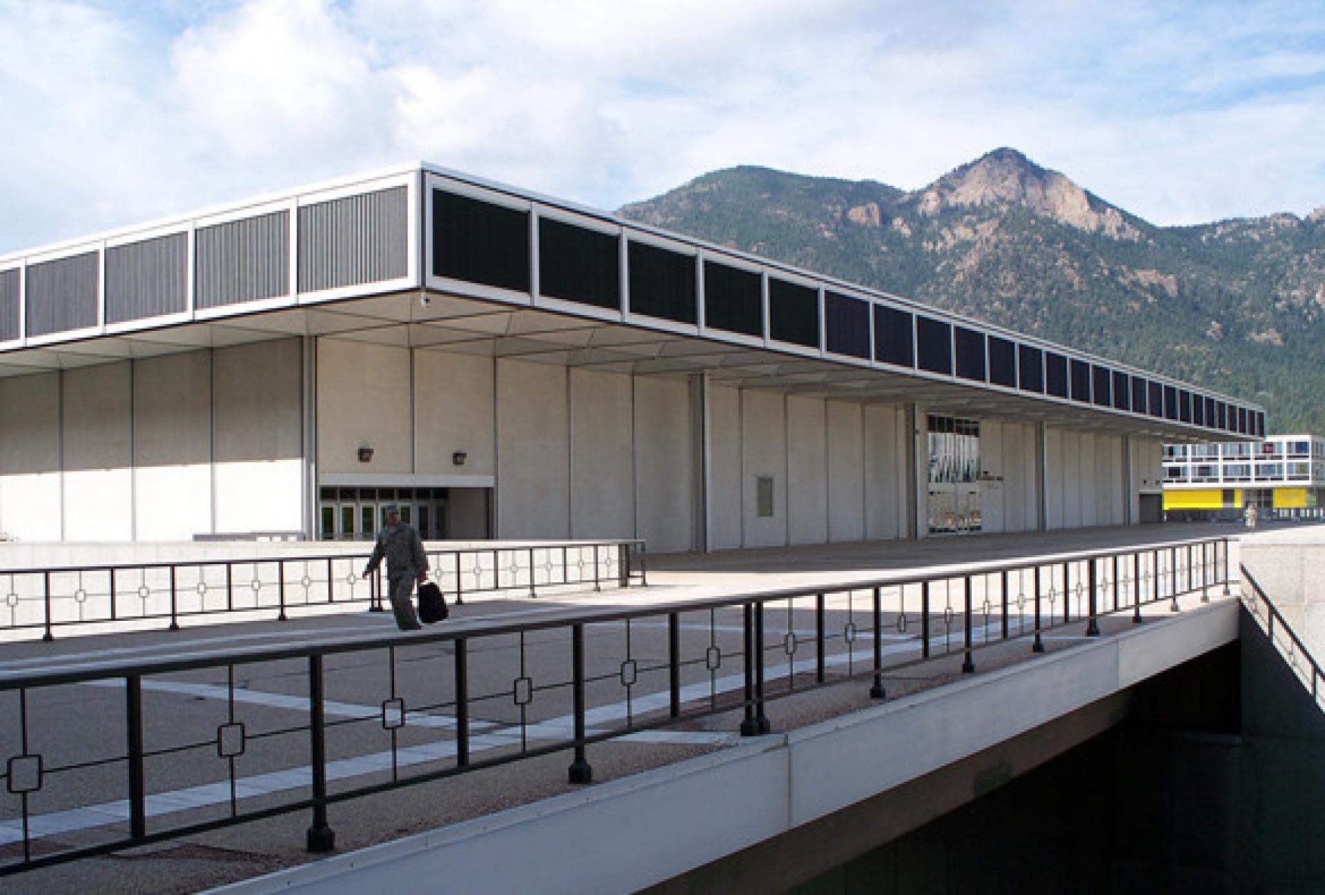 Mitchell Hall of US Air Force Academy is a two-level building that is a square in plan. It has a flat roof with a twenty-one-foot cantilevered overhang on all four sides. | Photo by Samuel Engineering