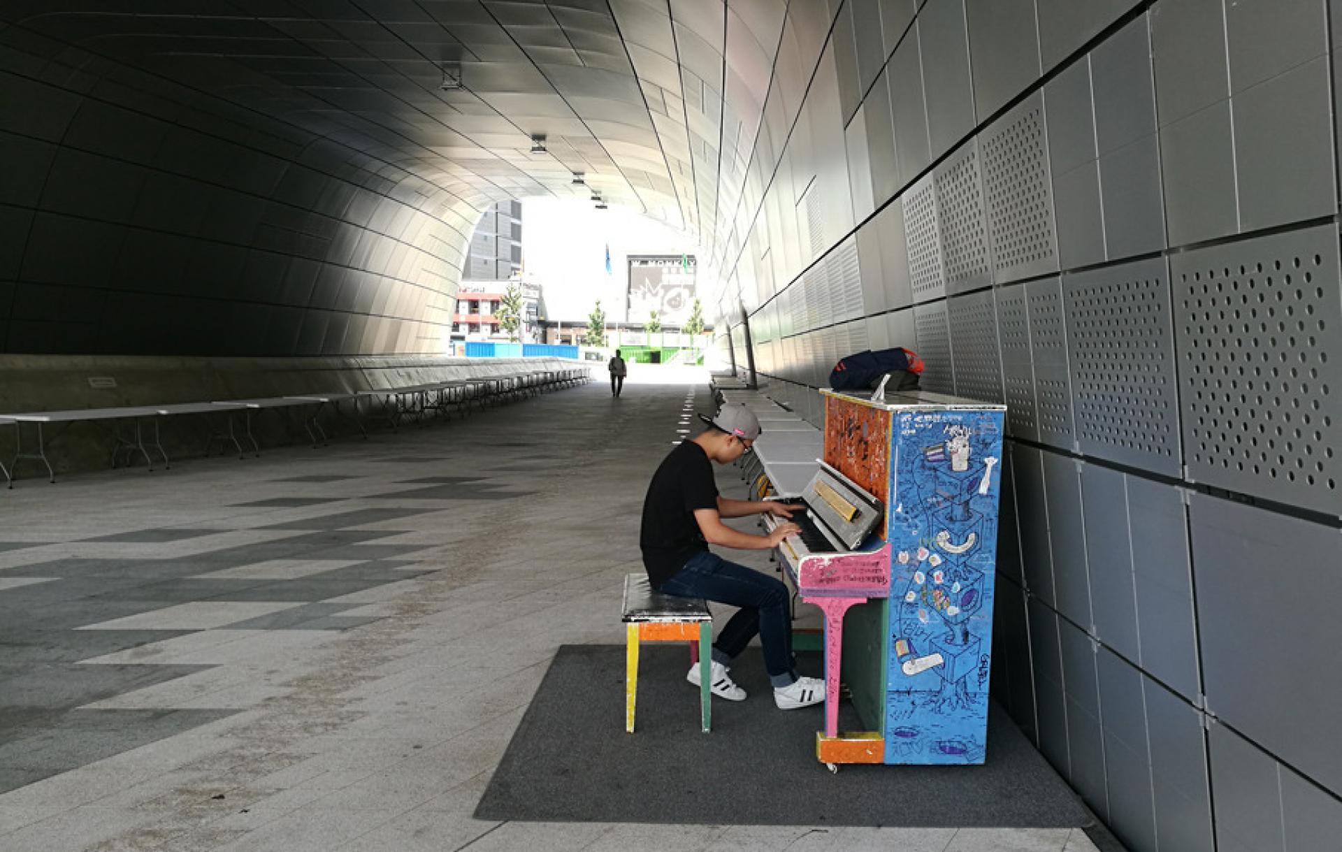 Playing the city (in Zaha Hadid’s DDP)