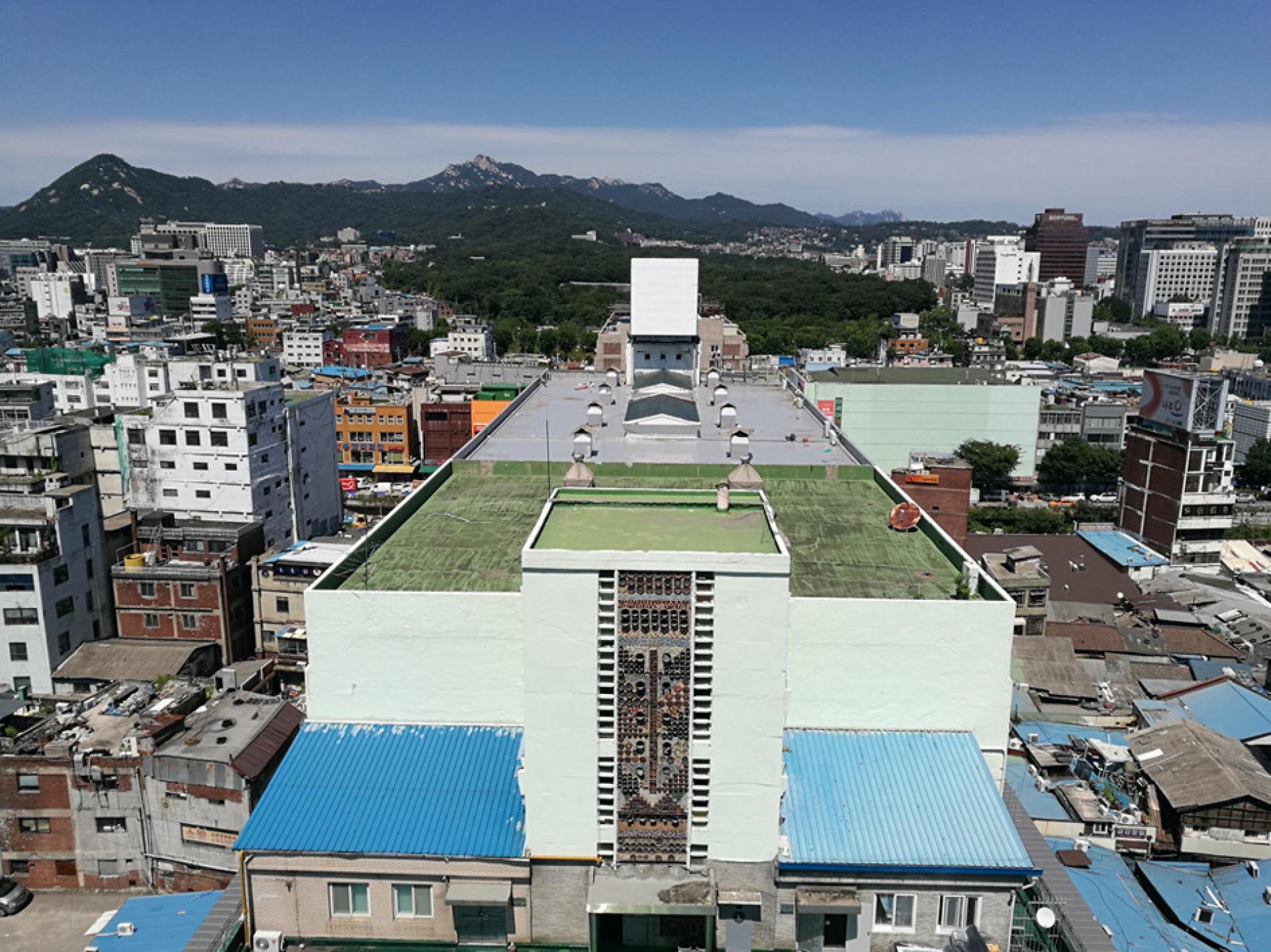 The site of Sewoon Sangga with a view to the mountains in the north