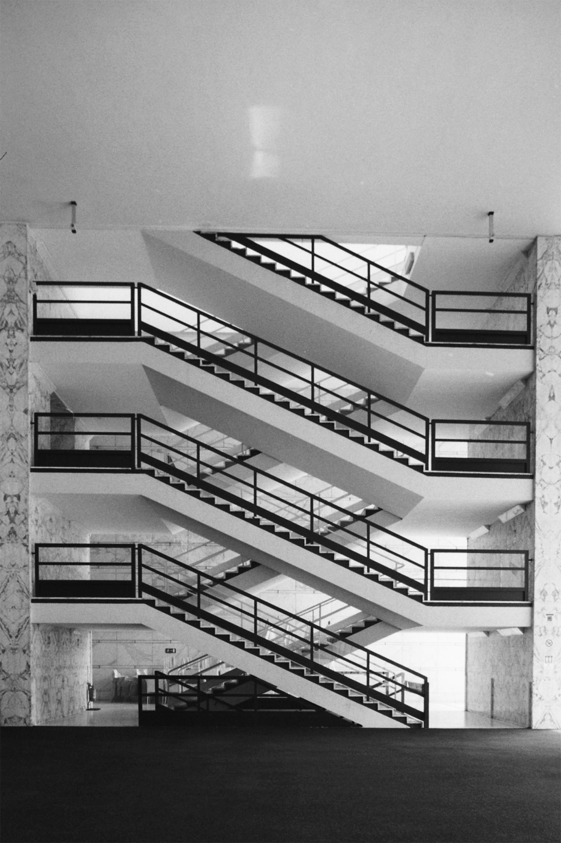 Communication staircase in the Palace of Congresses and Receptions. | Photo © Lorenzo Zandri