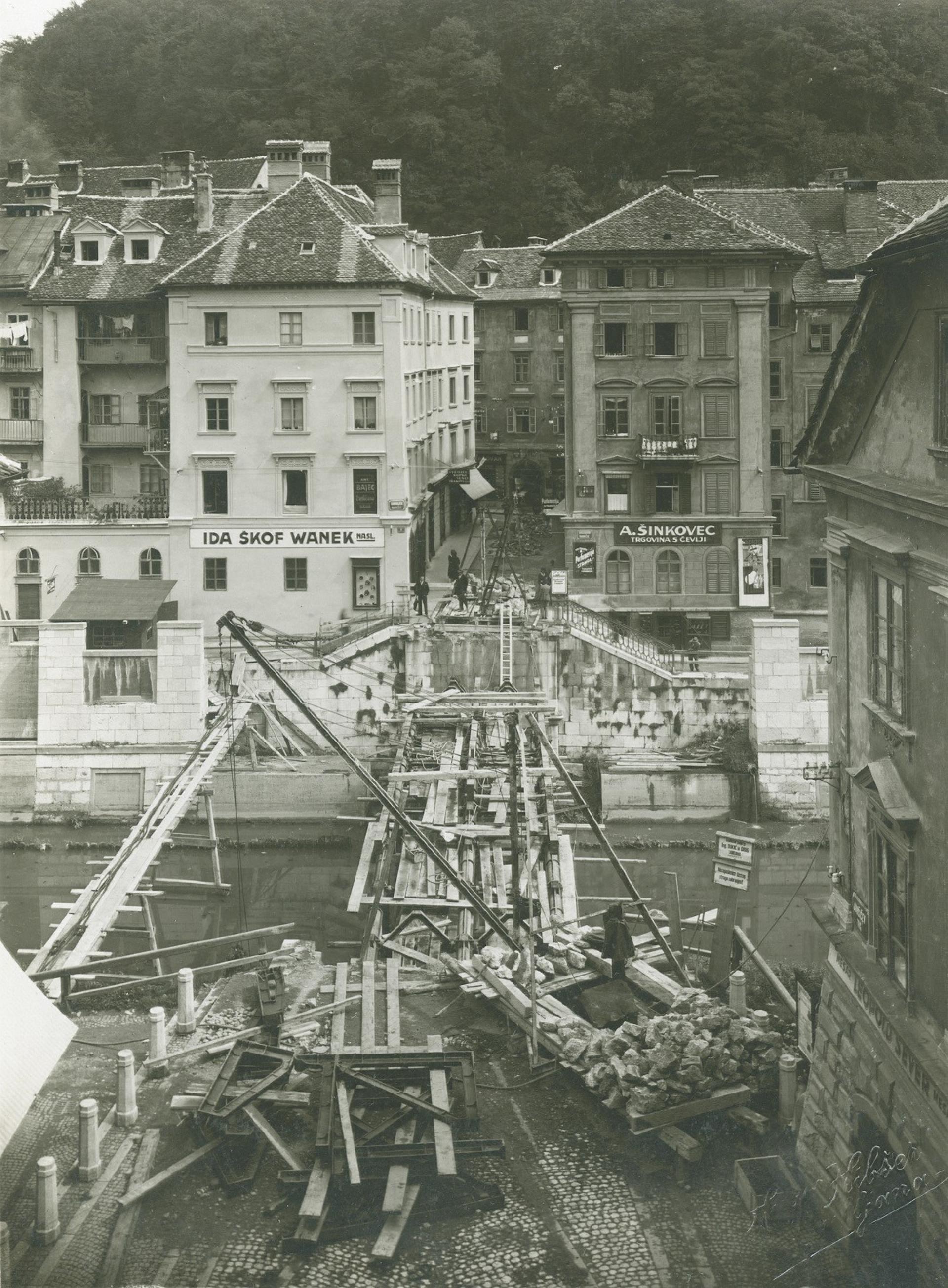 The construction of The Cobblers’ Bridge in 1931. | Photo via MGML documentation