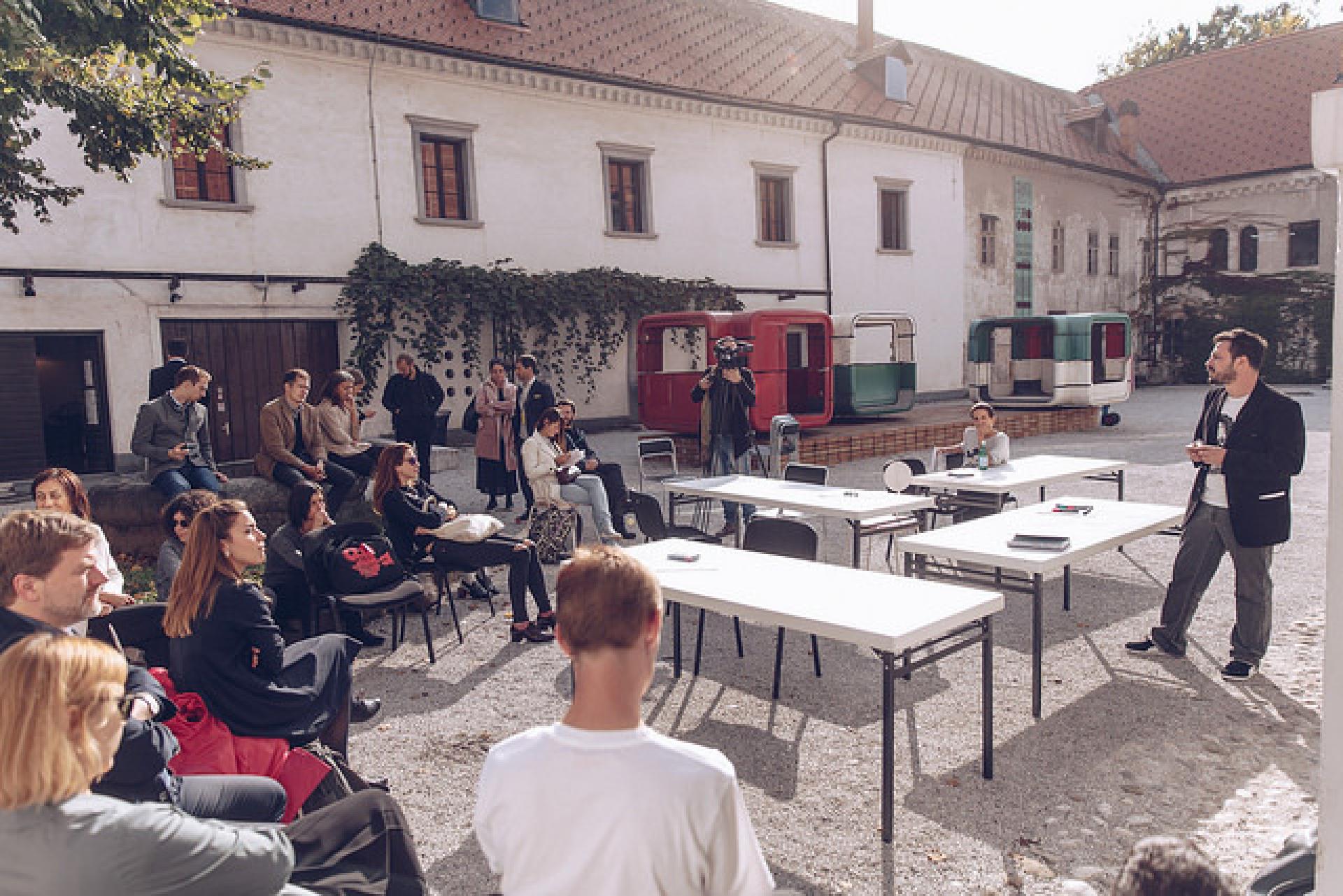 Talks in the courtyard of MAO. | Photo by Peter Giodani © MAO