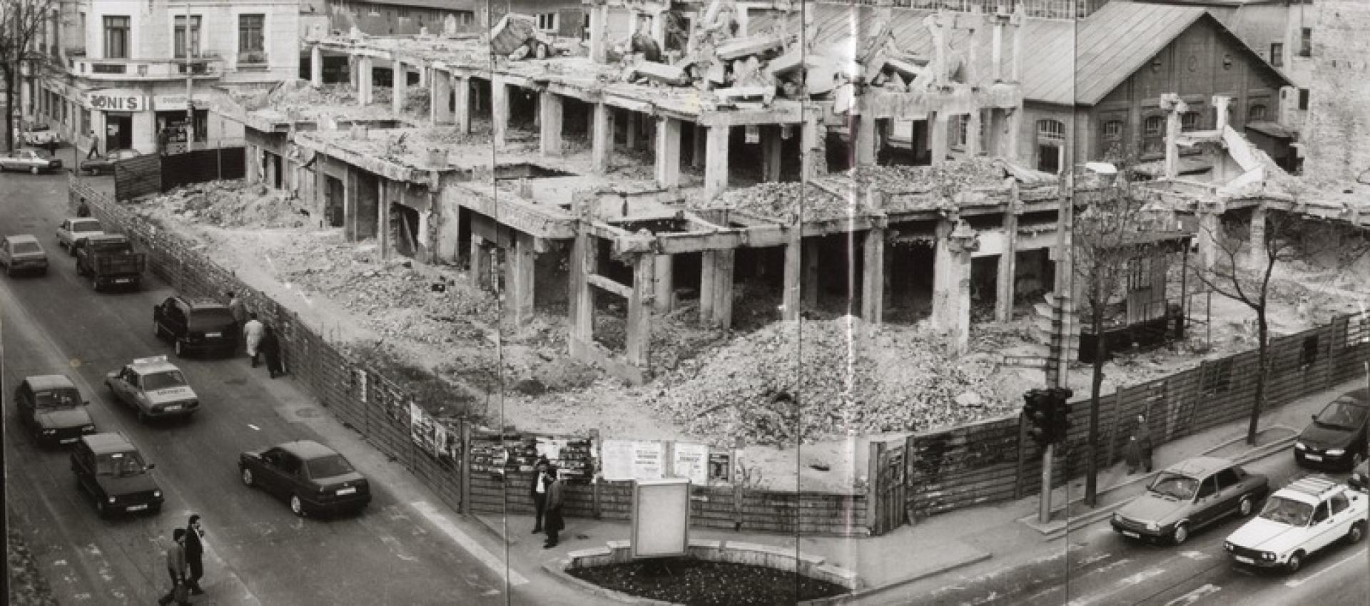 The demolition was suspended and the city center of Constanta stayed in ruins from 1994 to 2000. | Photo via Joienegru