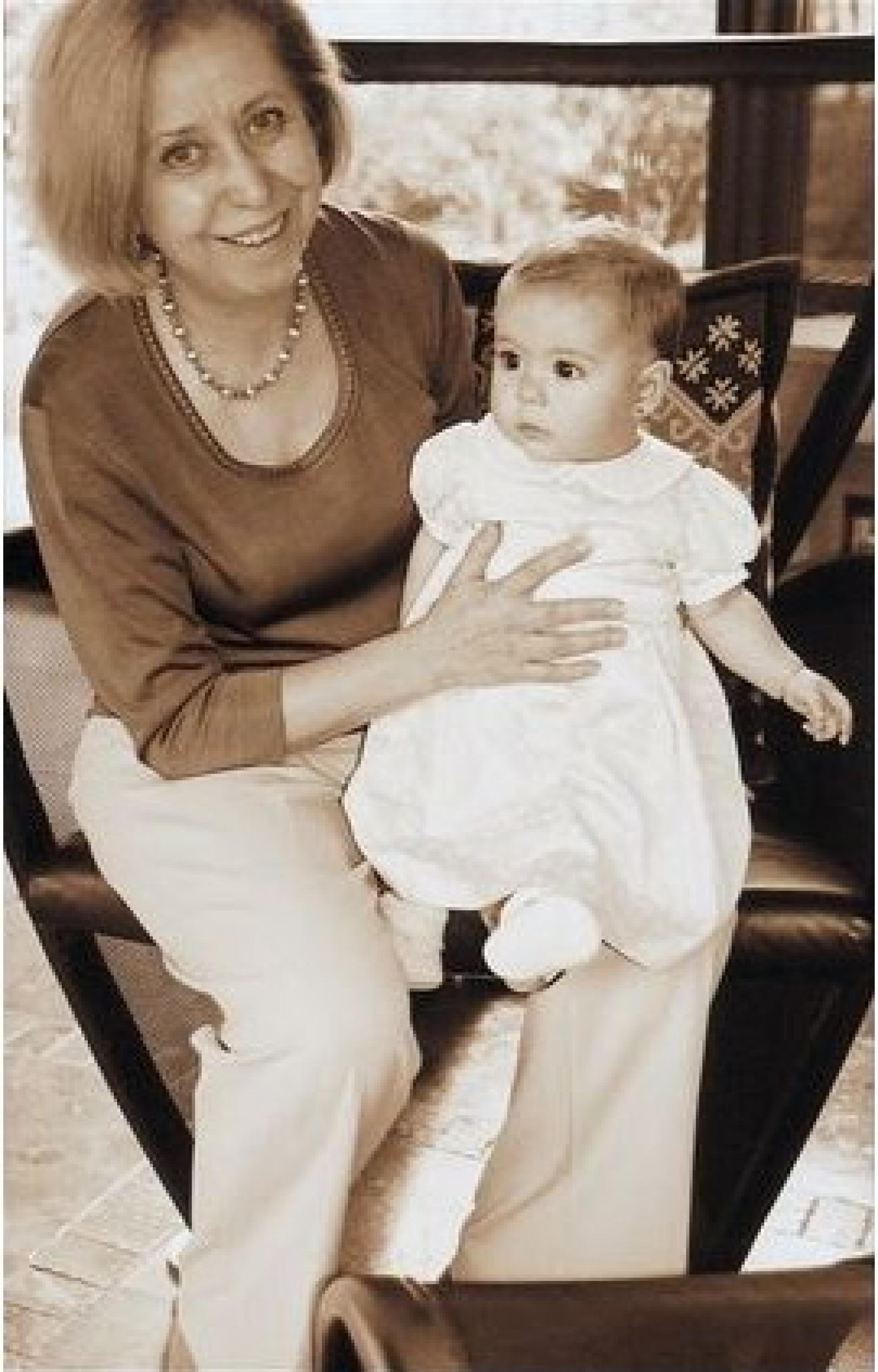 María Aurora Campos Newman de Díaz with her son. | Photo via Grupo di