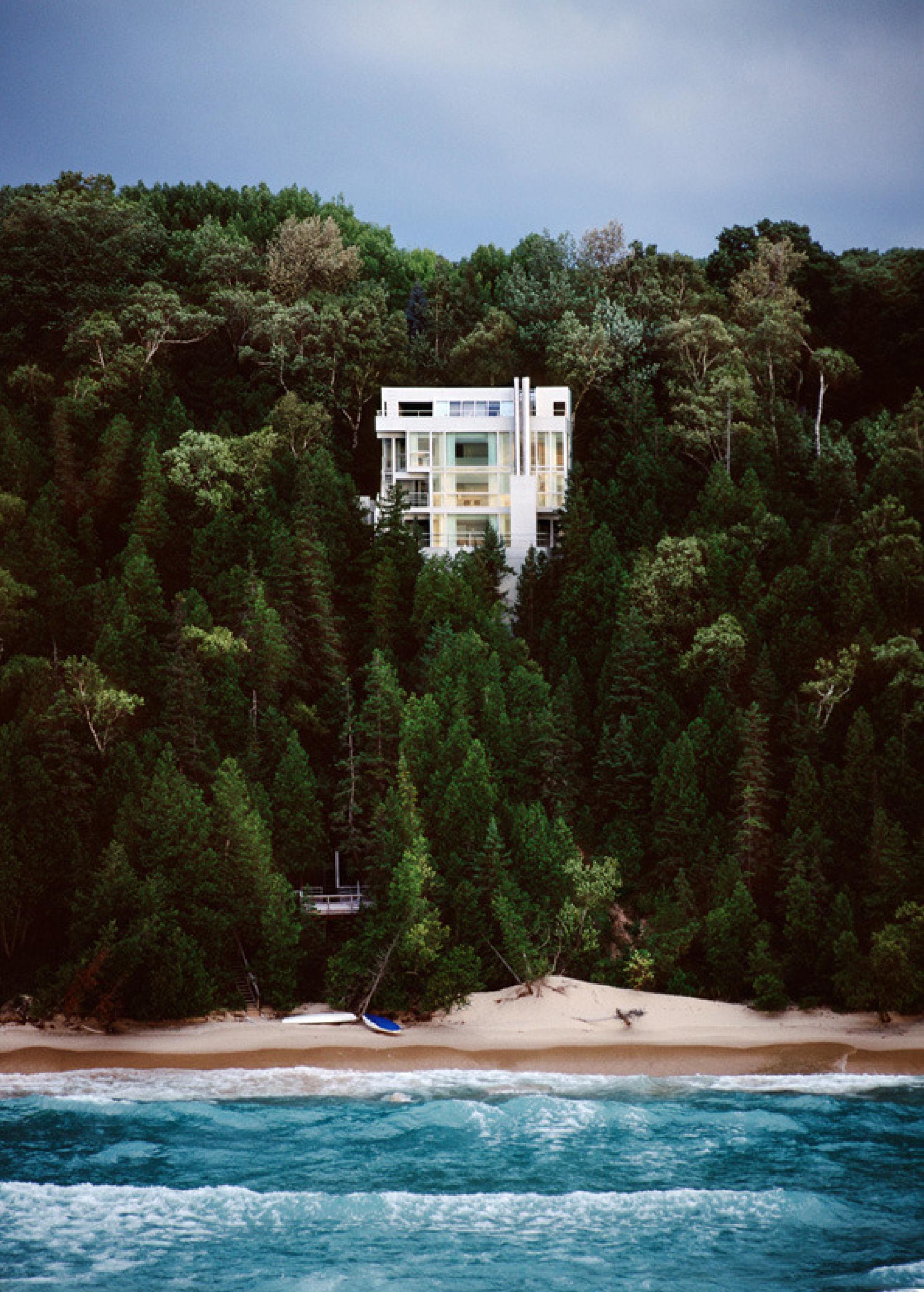 The set of the white Douglas House on the colorful landscape allows experiencing the changing colors of seasons. | Photo by Scott Frances