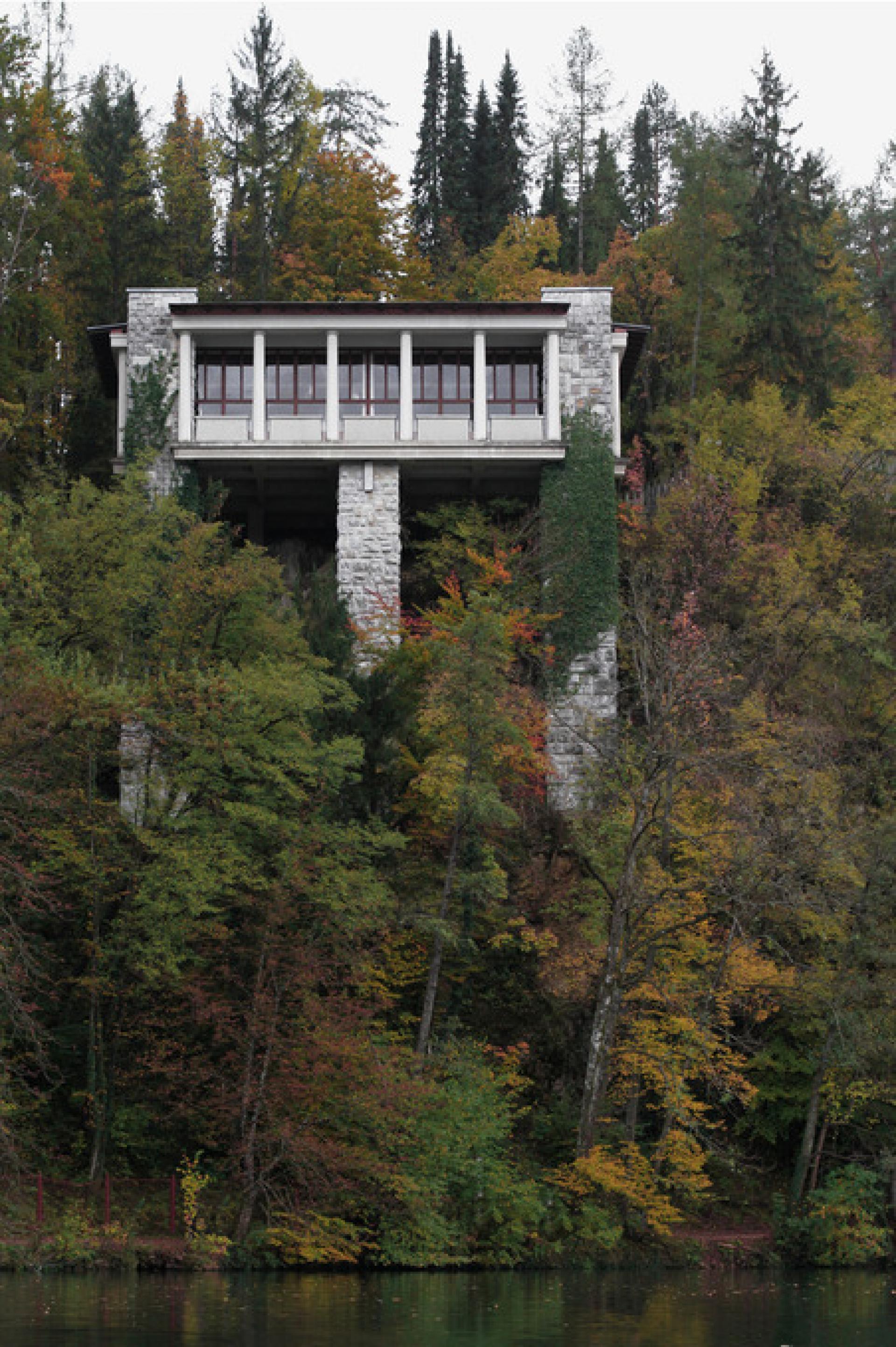 After the war Vinko Glanz built Tea House on the torso of the unfinished Plečnik’s Belvedere Pavilion. | Photo by Ajda Schmidt