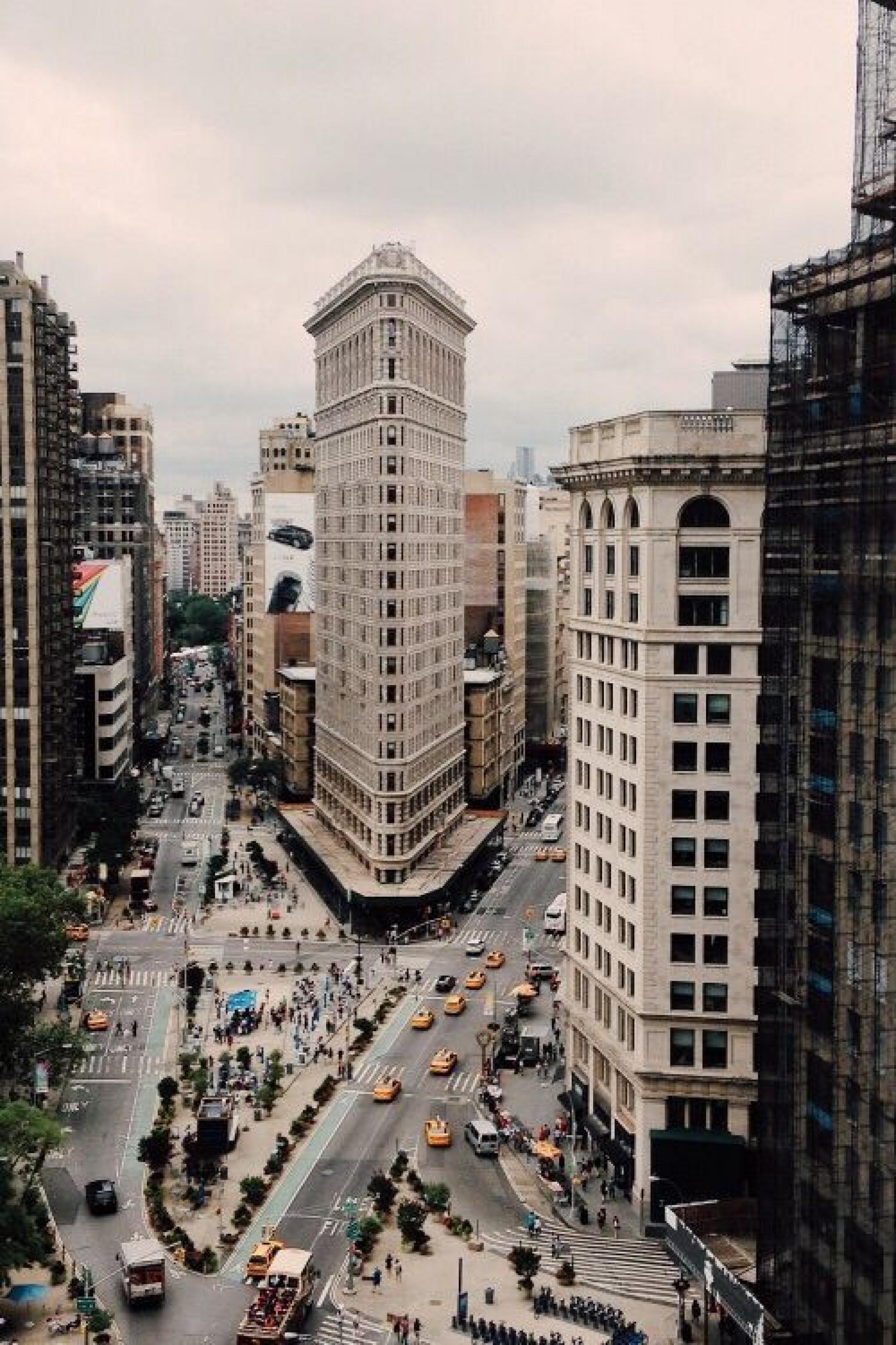 The Flatiron Building is known for its triangular structural composition which also gave the building its name. | Photo via Tumblr Vitna