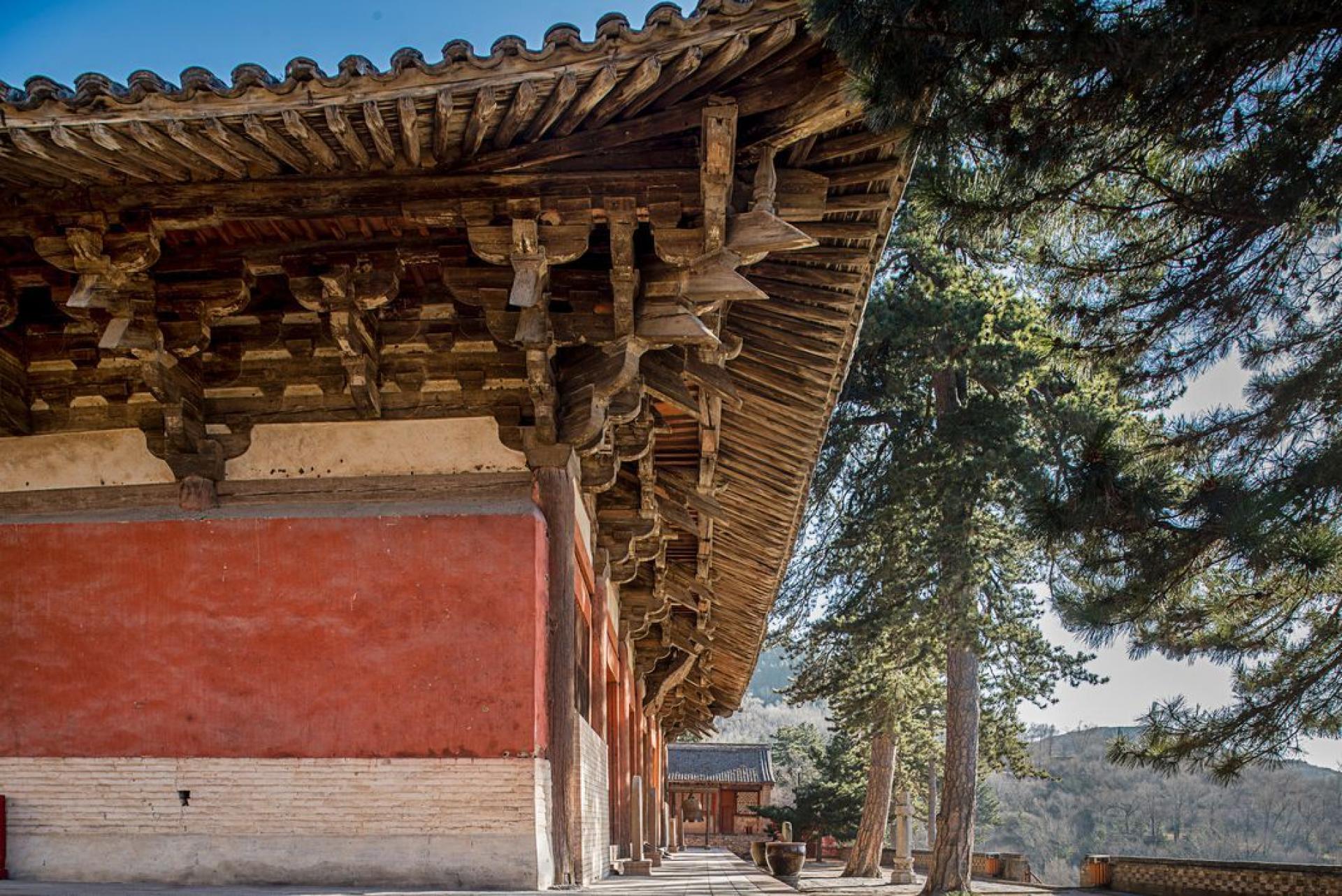 The style of the roof used for the Foguang was to Lin Huiyin known only from paintings and literary descriptions. | Photo by Stefen Chow