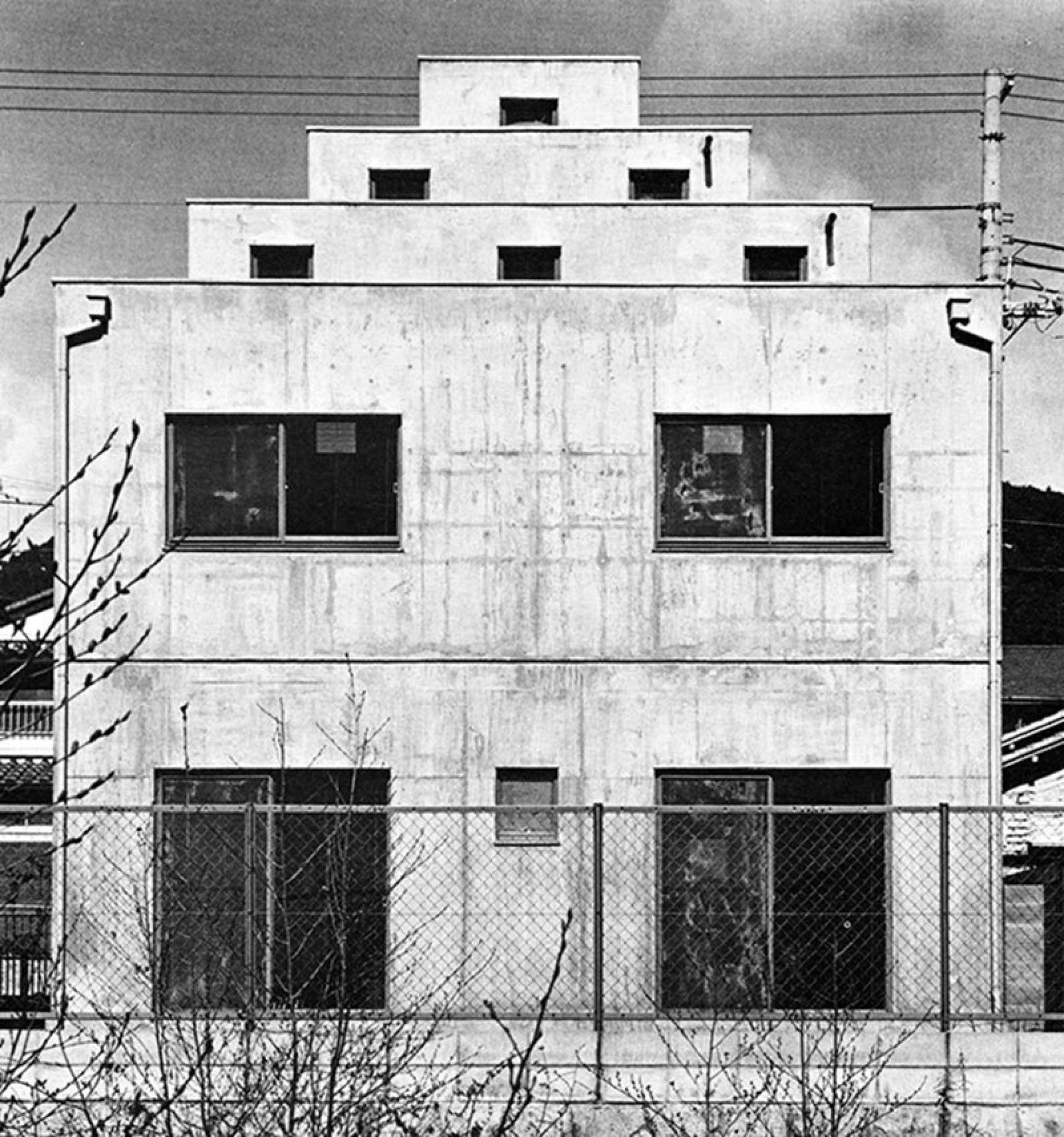 Nakano house is a reference to Loos’ project for the unbuilt Max Dvořák mausoleum.| Photo via Socks