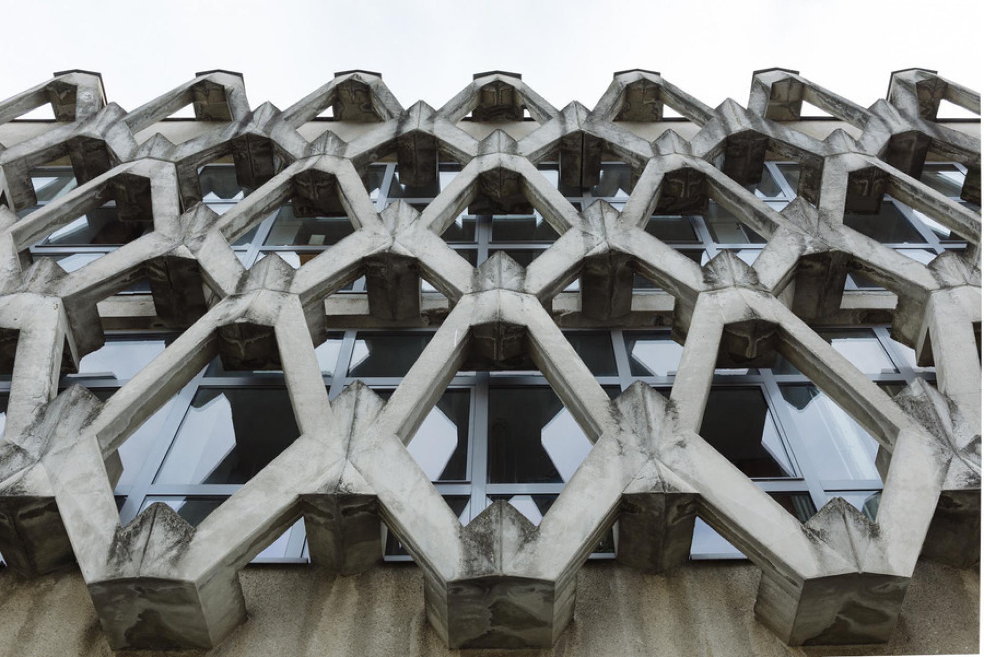 Similar modular units shape the facade of the Library in Cluj-Napoca. | Photo via Madeincluj