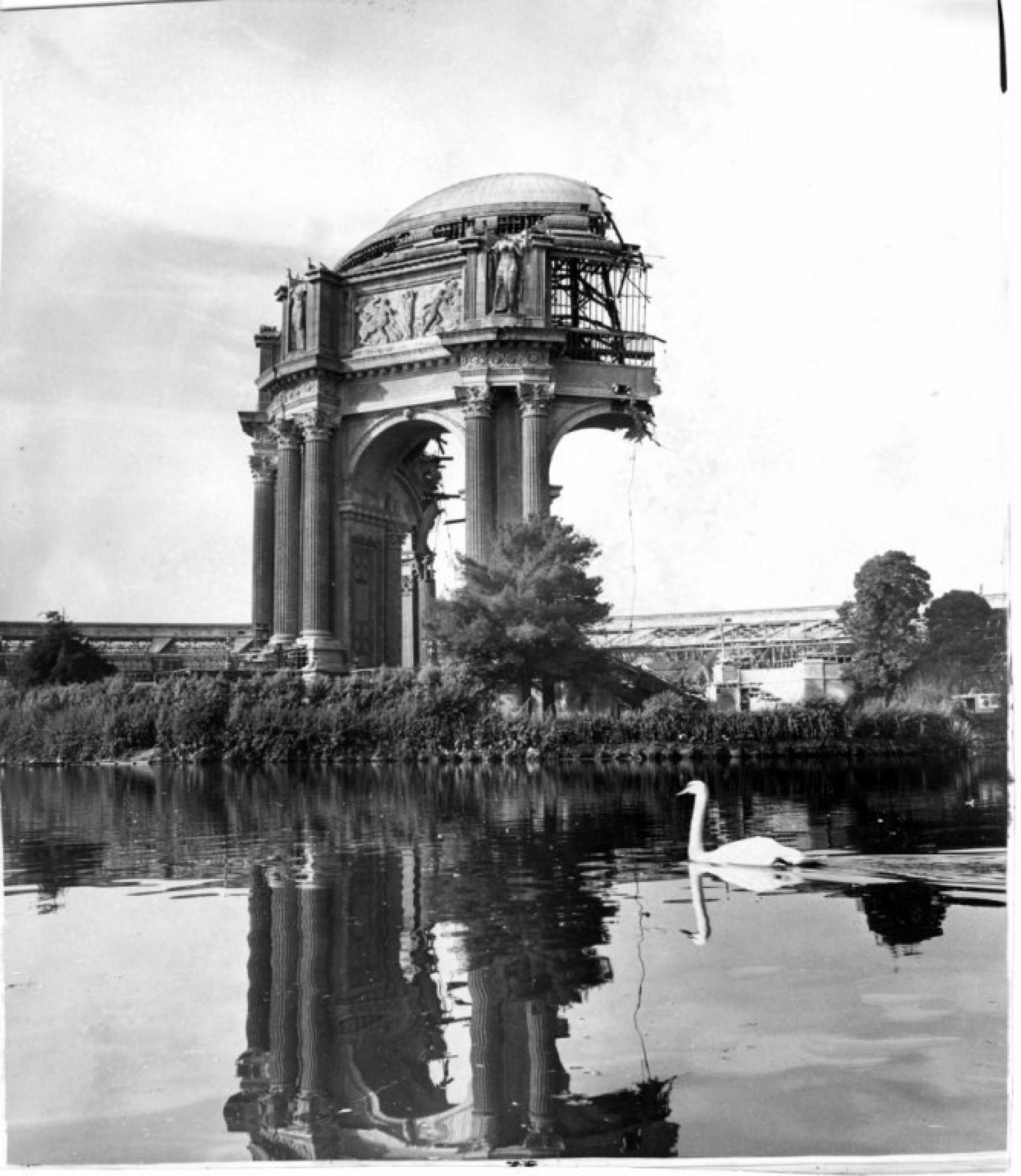 The Palace of Fine Arts of the Panama - Pacific International Exposition-PPIE by Bernard Maybeck, San Francisco, 1915 (partial demolition and reconstruction with durable materials in 1964) | Photo © Gordon Peters