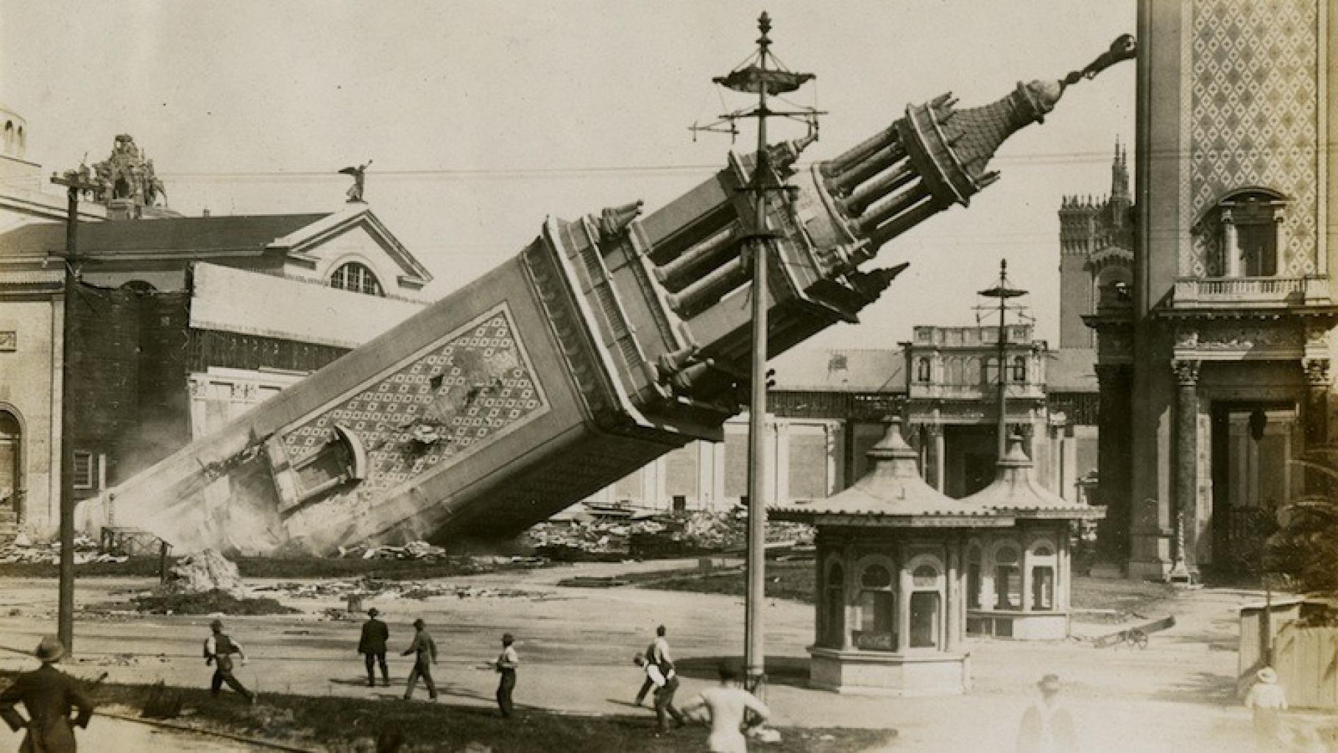 Demolition of The Italian Tower at The Panama – Pacific International Exposition in 1916. | Photo via Collectors Weekely