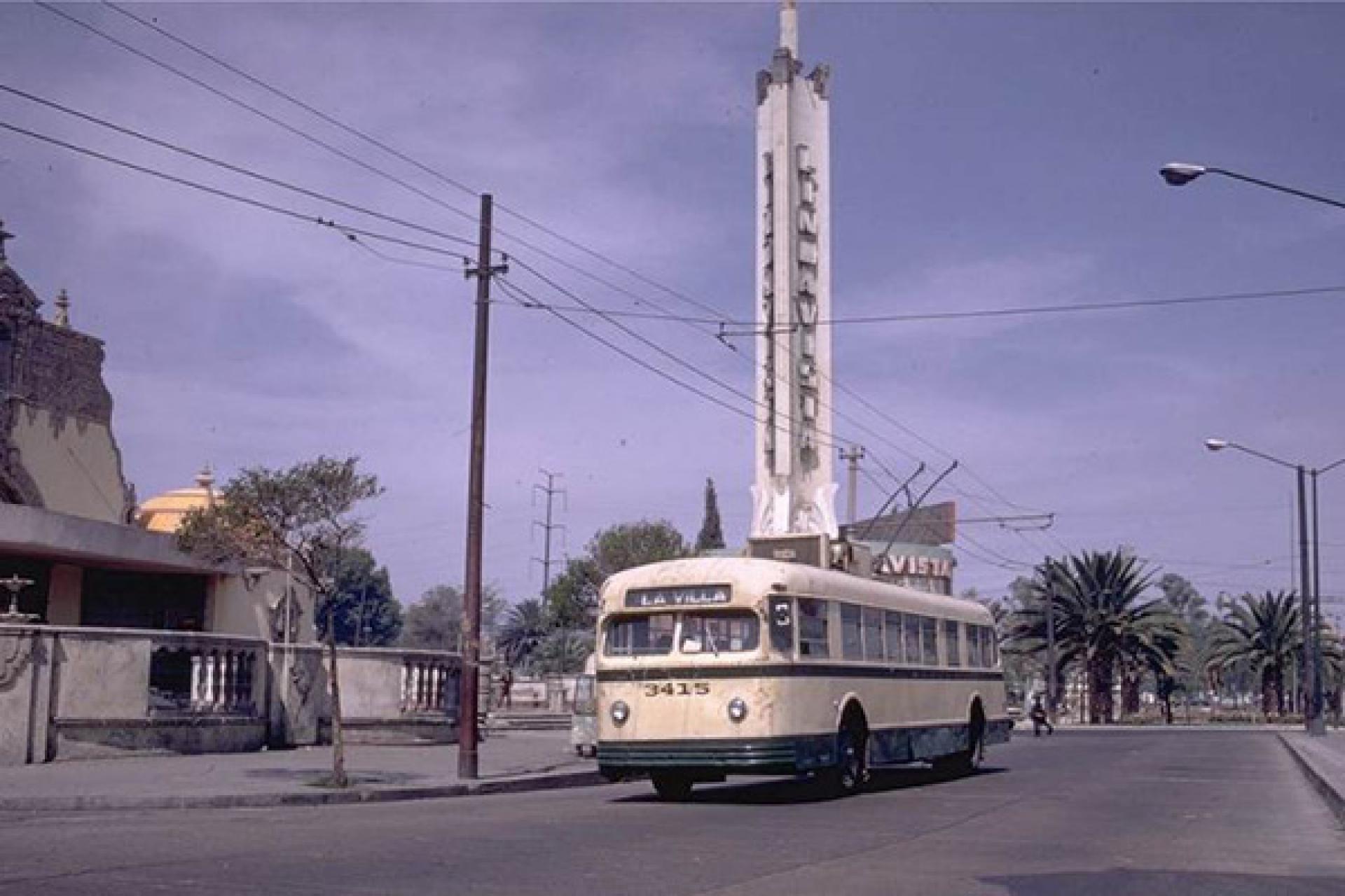 Cine Lindavista (1942). | Photo via La Ciudad en el Tiempo