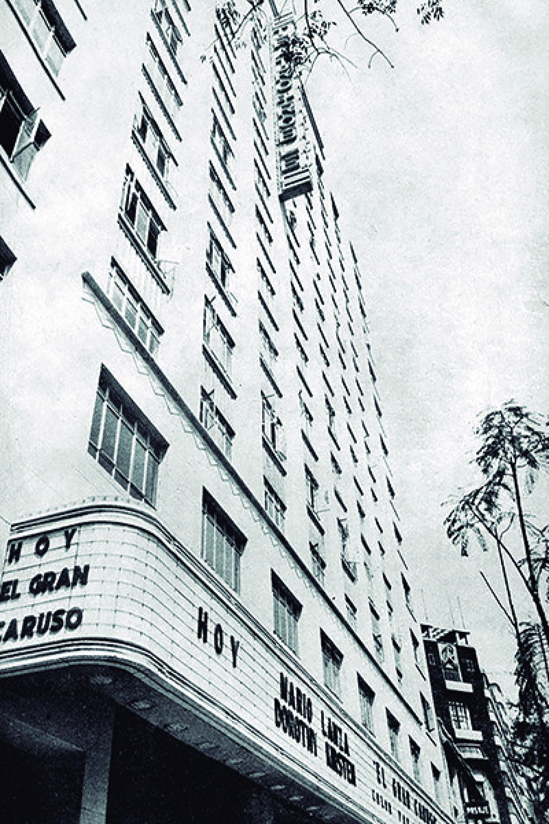 Cine El Roble (1950). | Photo via Colección Carlos Villasana, Más por Más