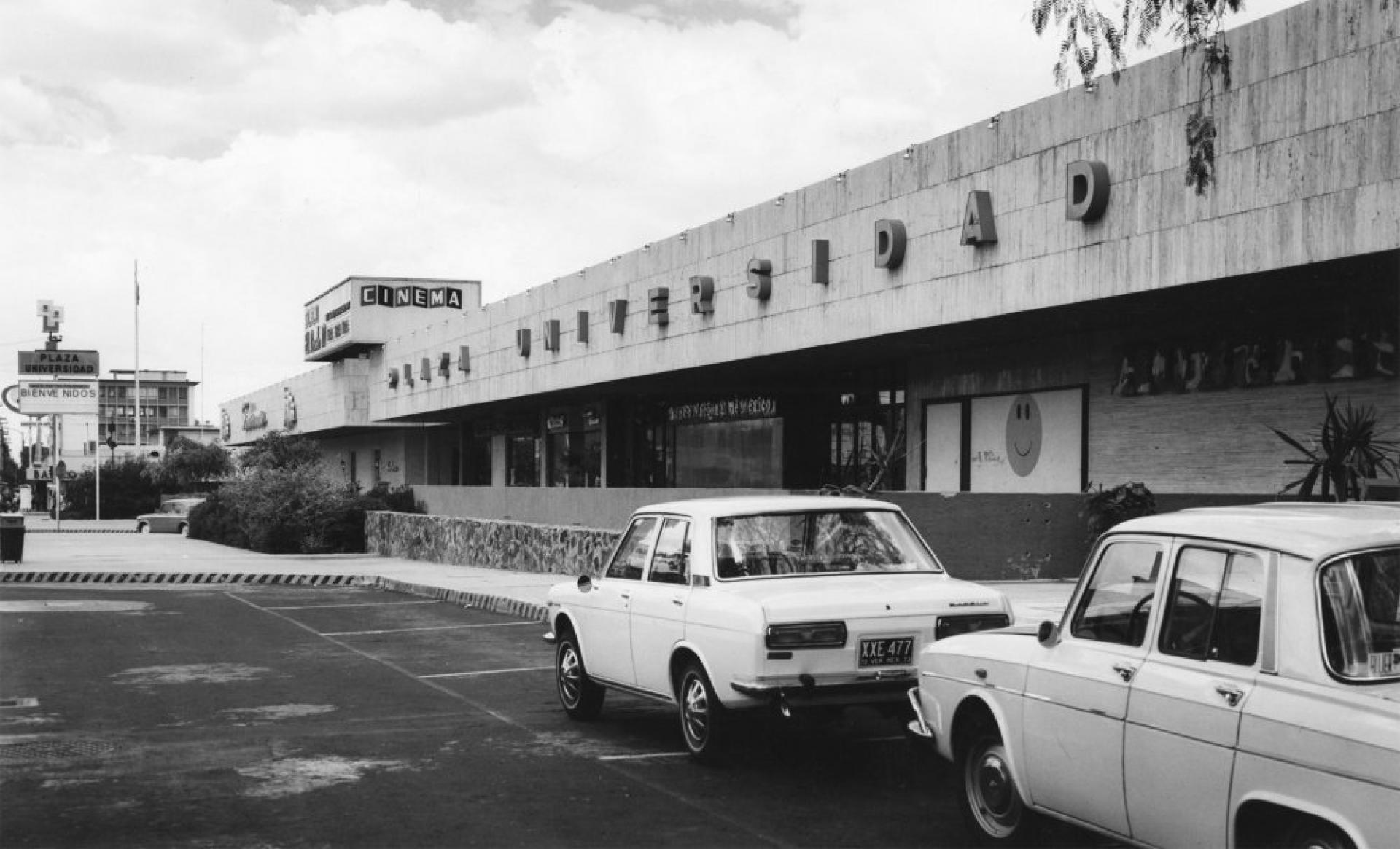 Multicinemas Universidad (1969). | Photo via Archivo Sordo Madaleno Arquitectos