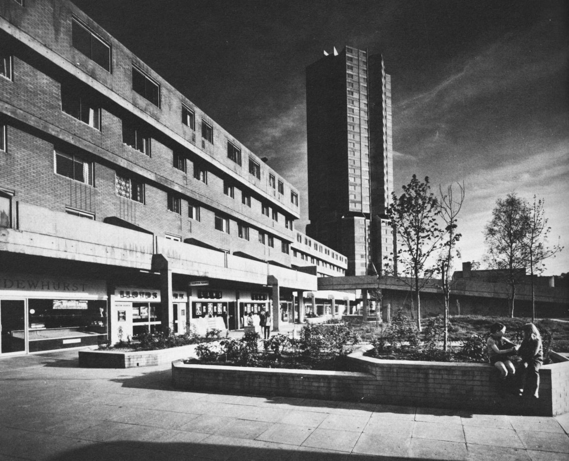 The tower consisted of concrete and looked like a rocket during construction (therefore the nickname Dunston Rocket). | Photo via Derelickplaces