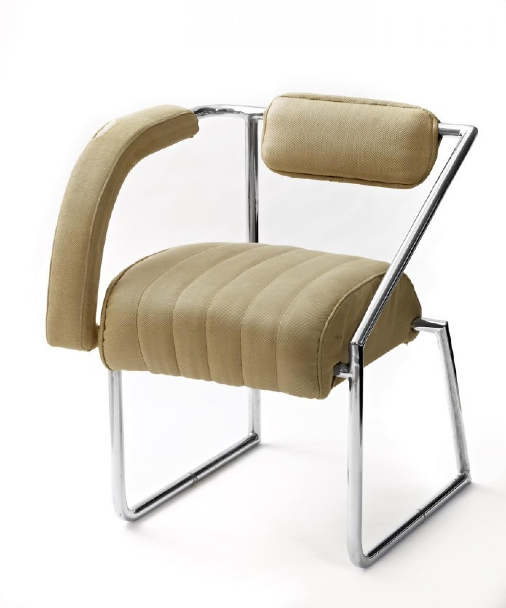 Cap Moderne hope to re-create the Non-conformist chair; Eileen designed it with one curved upholstered armrest, the other simply a slanted nickel-plated steel tube. | Photo © National Museum of Ireland