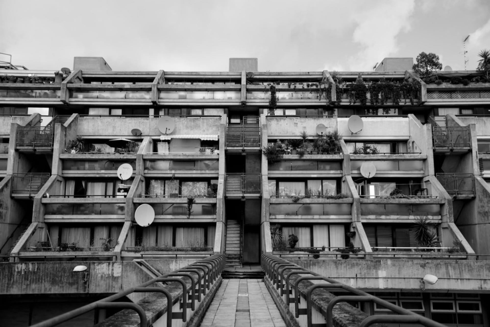 Alexandra Road terrace house on a high-density. | Photo by Ángel Biyanueba