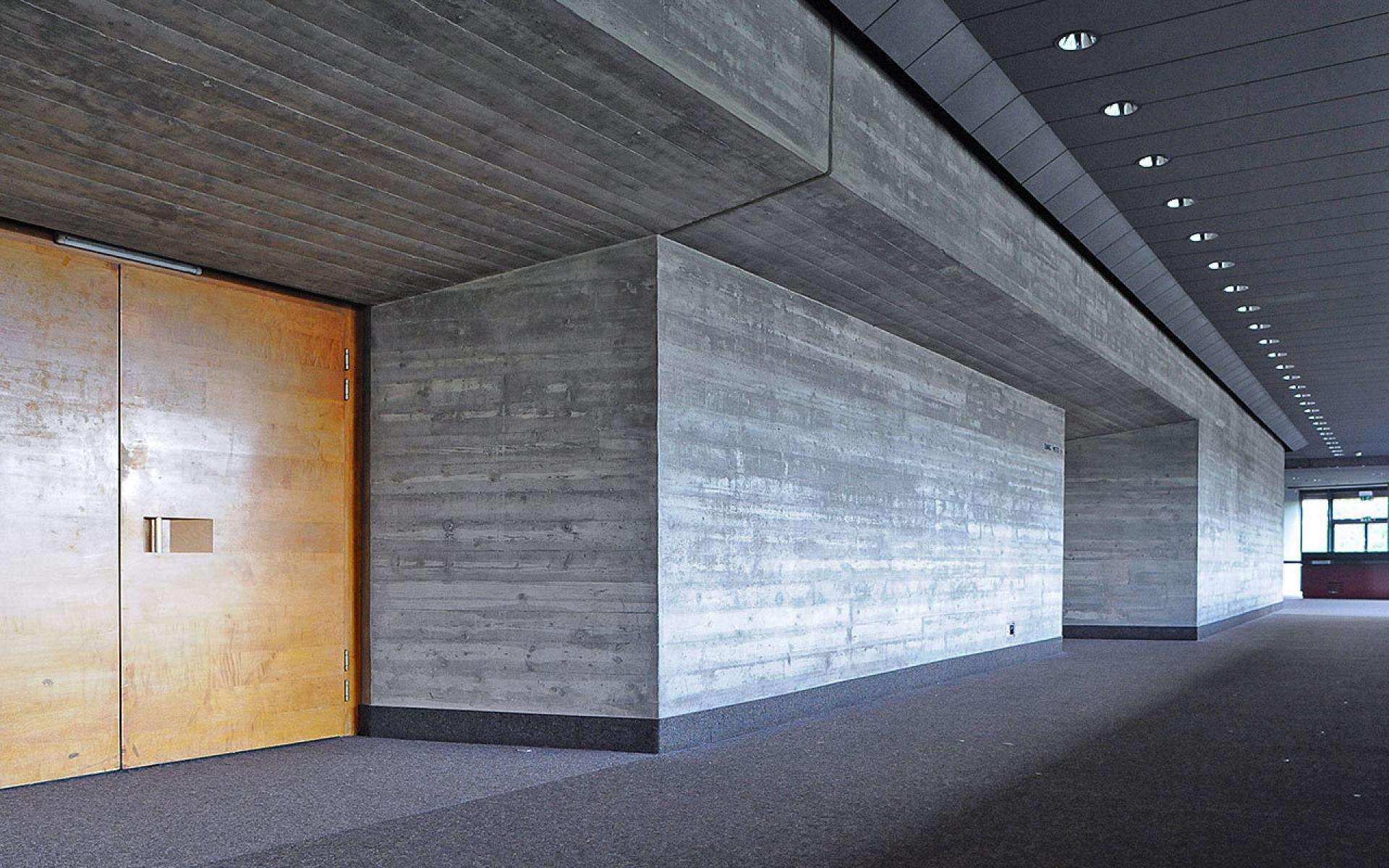 Interior view of the theater around 2009. | Photo via Breitschaft Architekten