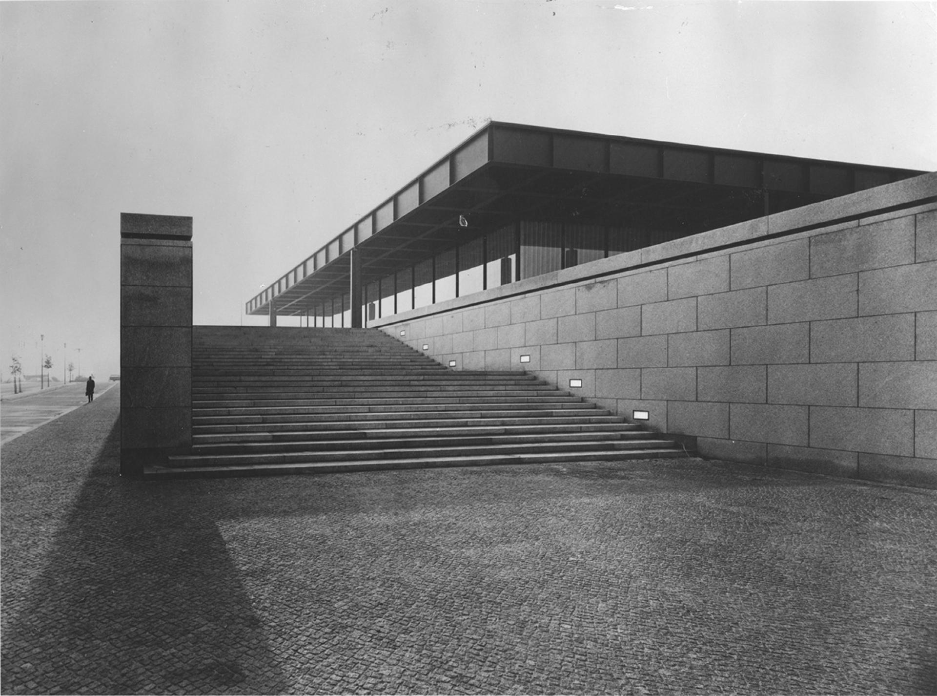 The New Nationalgalery view from north-west (1968). | Photo © Balthazar Korab at the Library of Congress & KorabImage