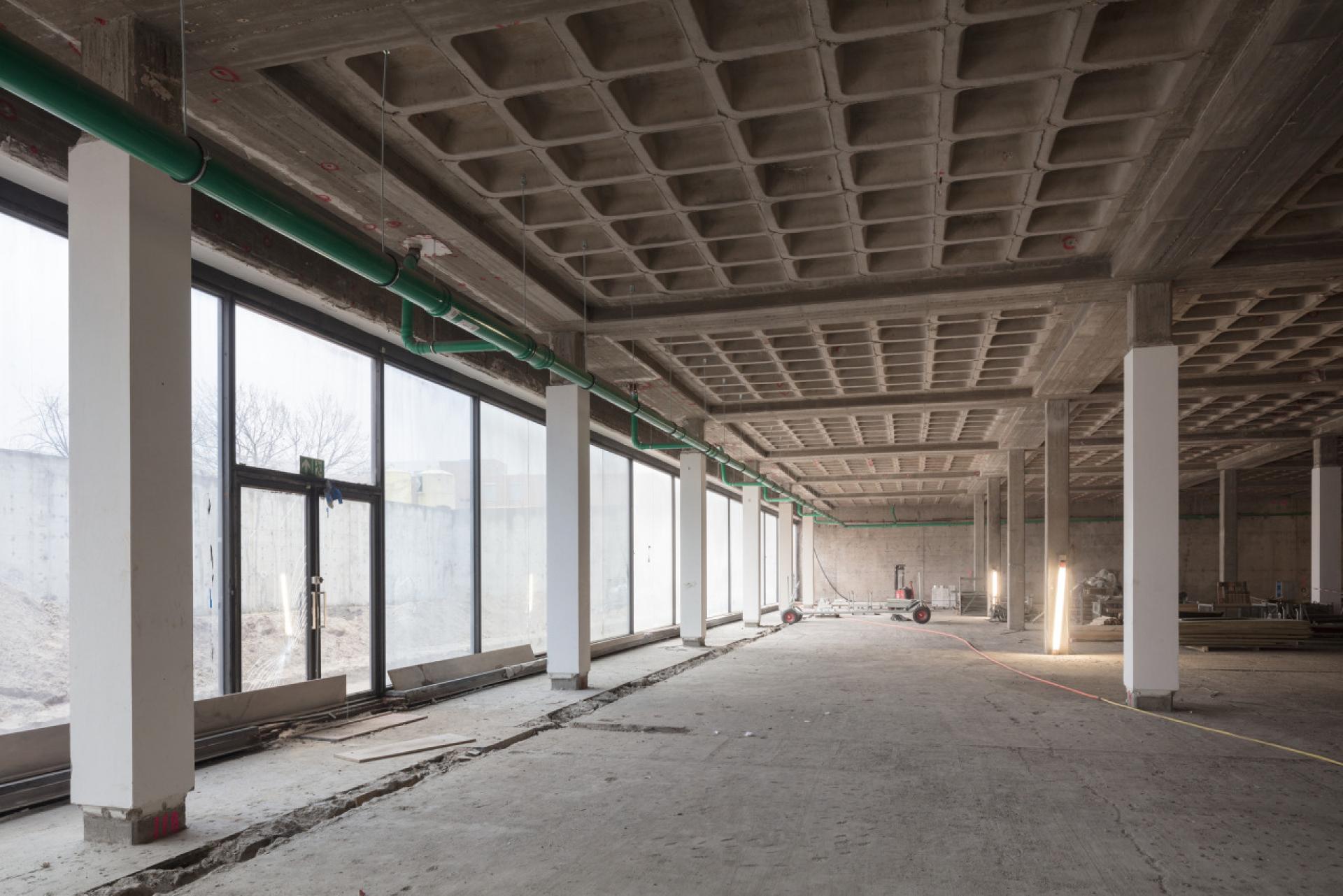 The exhibition space in lower ground floor. | Photo © Thomas Bruns for David Chipperfield Architects