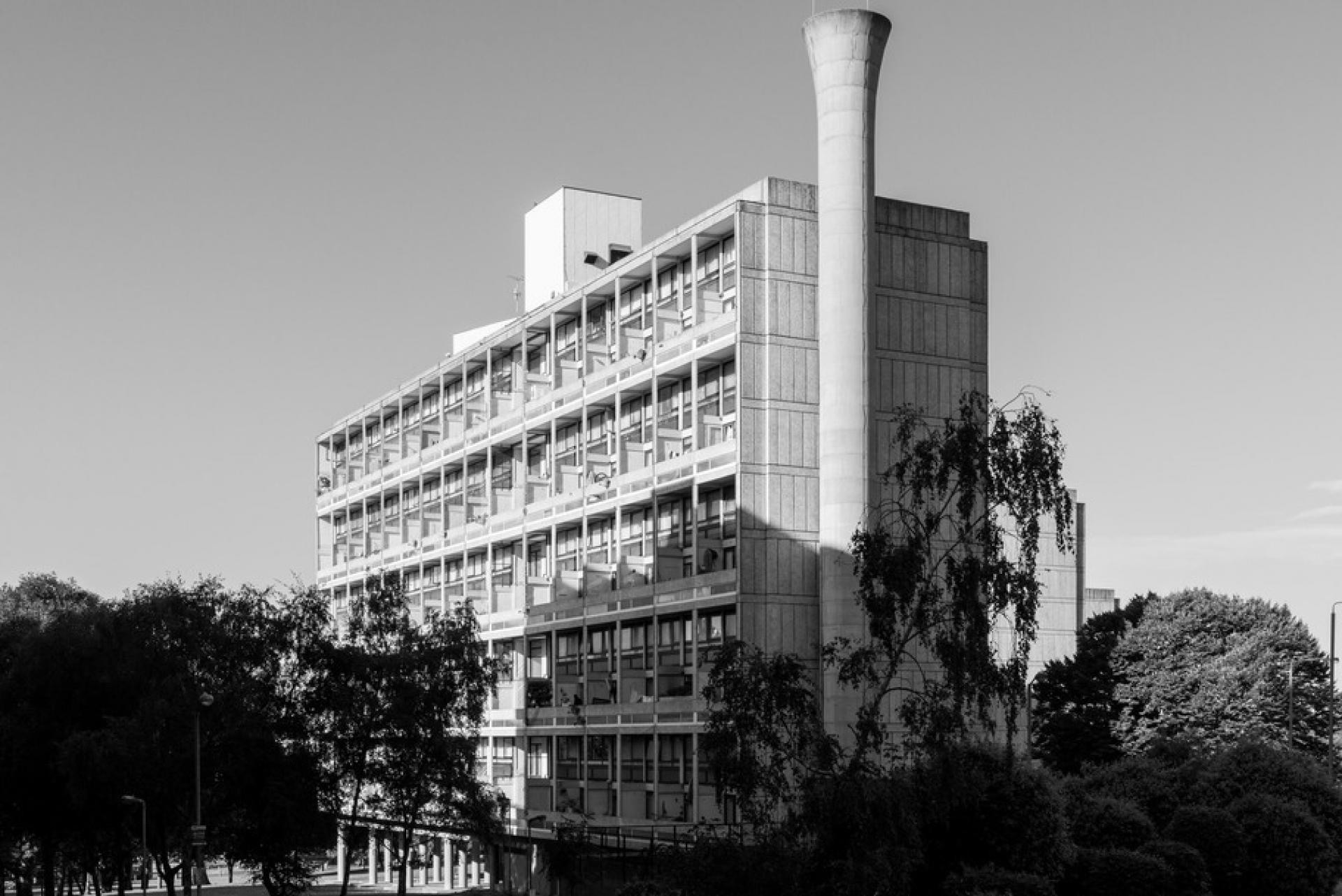 Alton Estate has over 13,000 residents with the brutalist architecture inspired by Le Corbusier’s Unite d’Habitation. | Photo via The Modern House