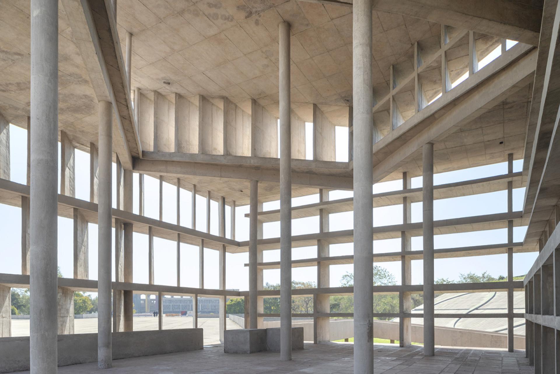 Tower of Shadows by Le Corbusier (1957) in Chandigarh, India. | Photo © Roberto Conte (2019)