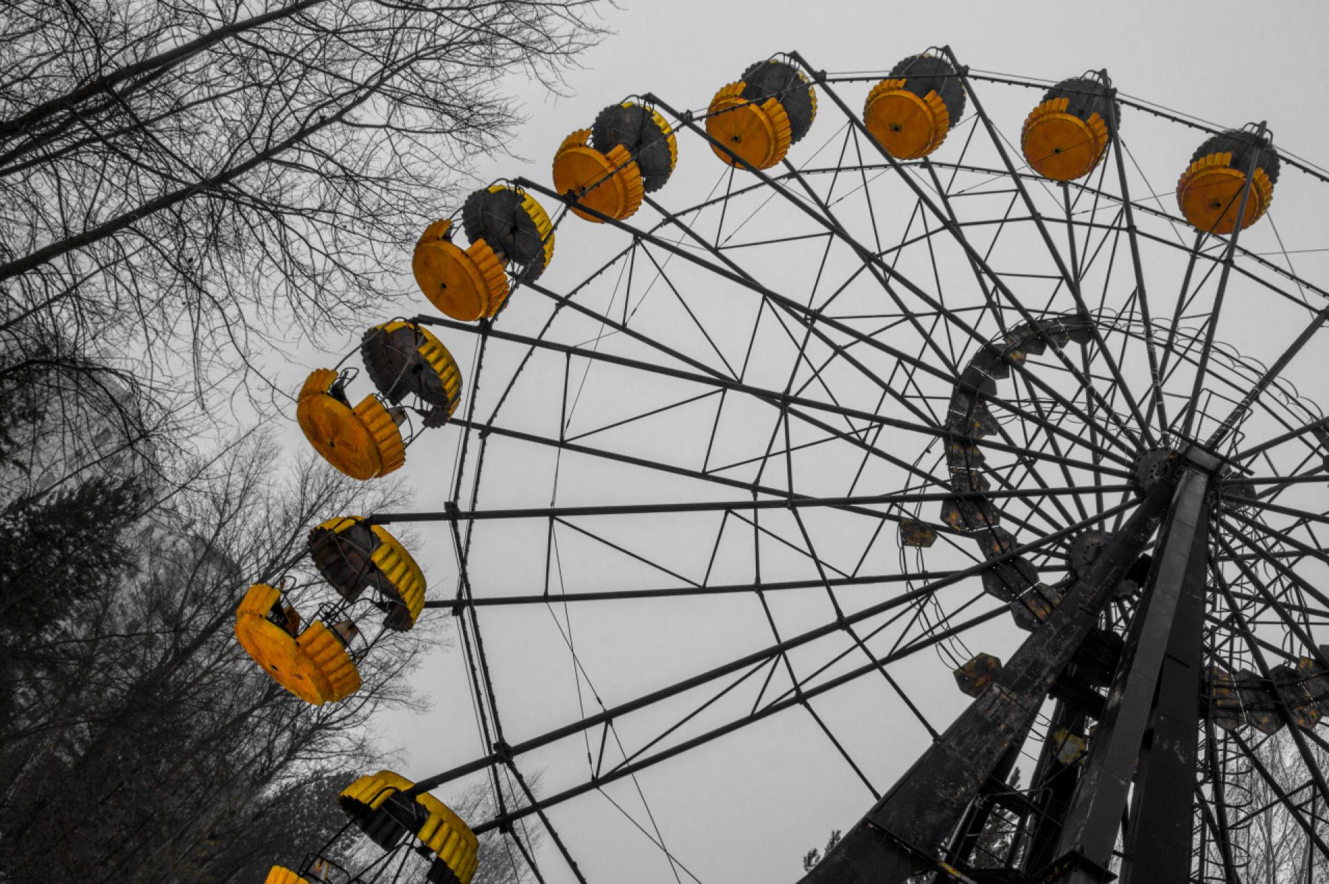 The ghostly ferris wheel in Pripyat.
