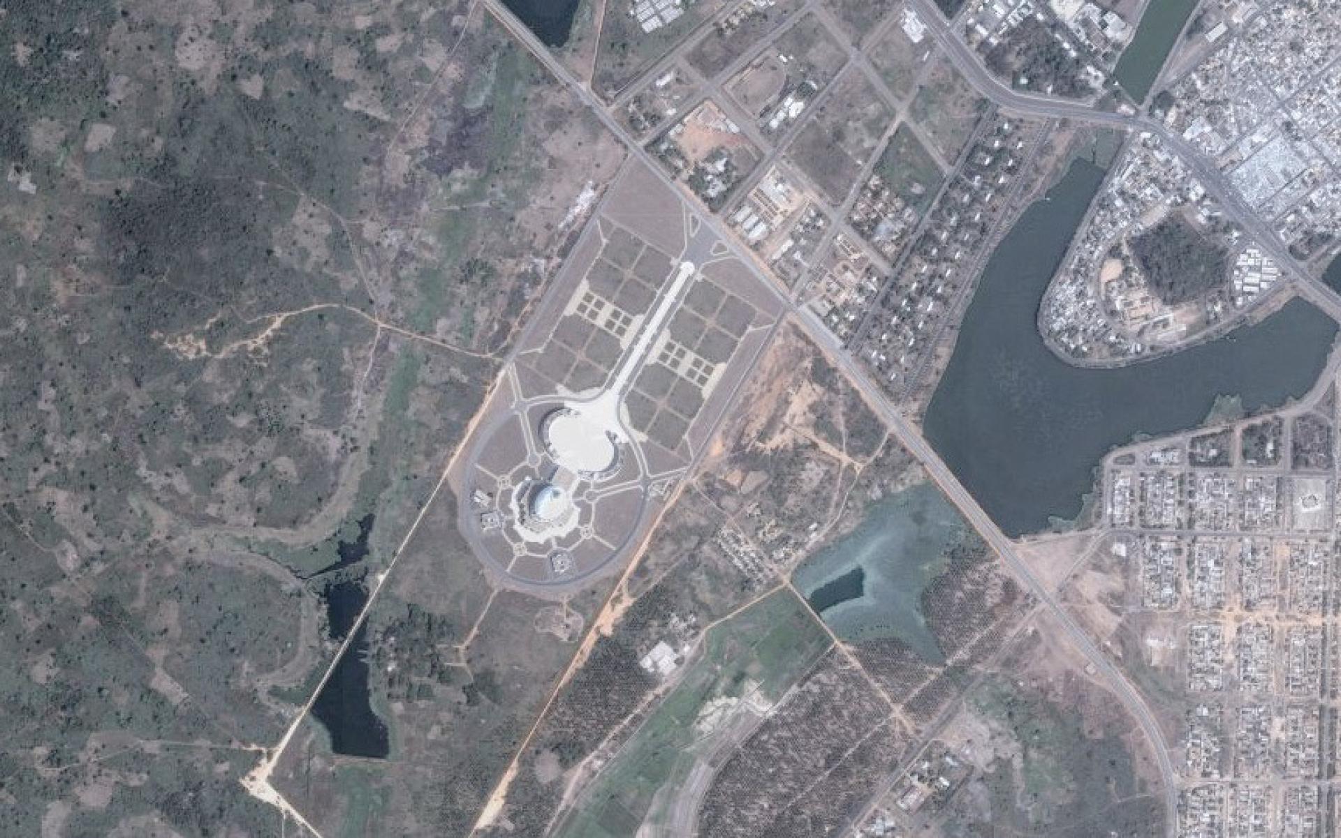 The basilica in the surrounding context. | Photo via © Google Earth