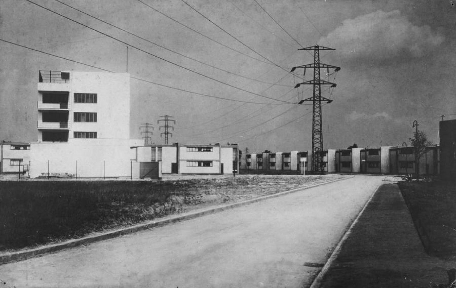 Dessau Törten Housing Estate with Buildings of the Cooperative Society from the Southeast, around 1928. | Photo © Stiftung Bauhaus Dessau