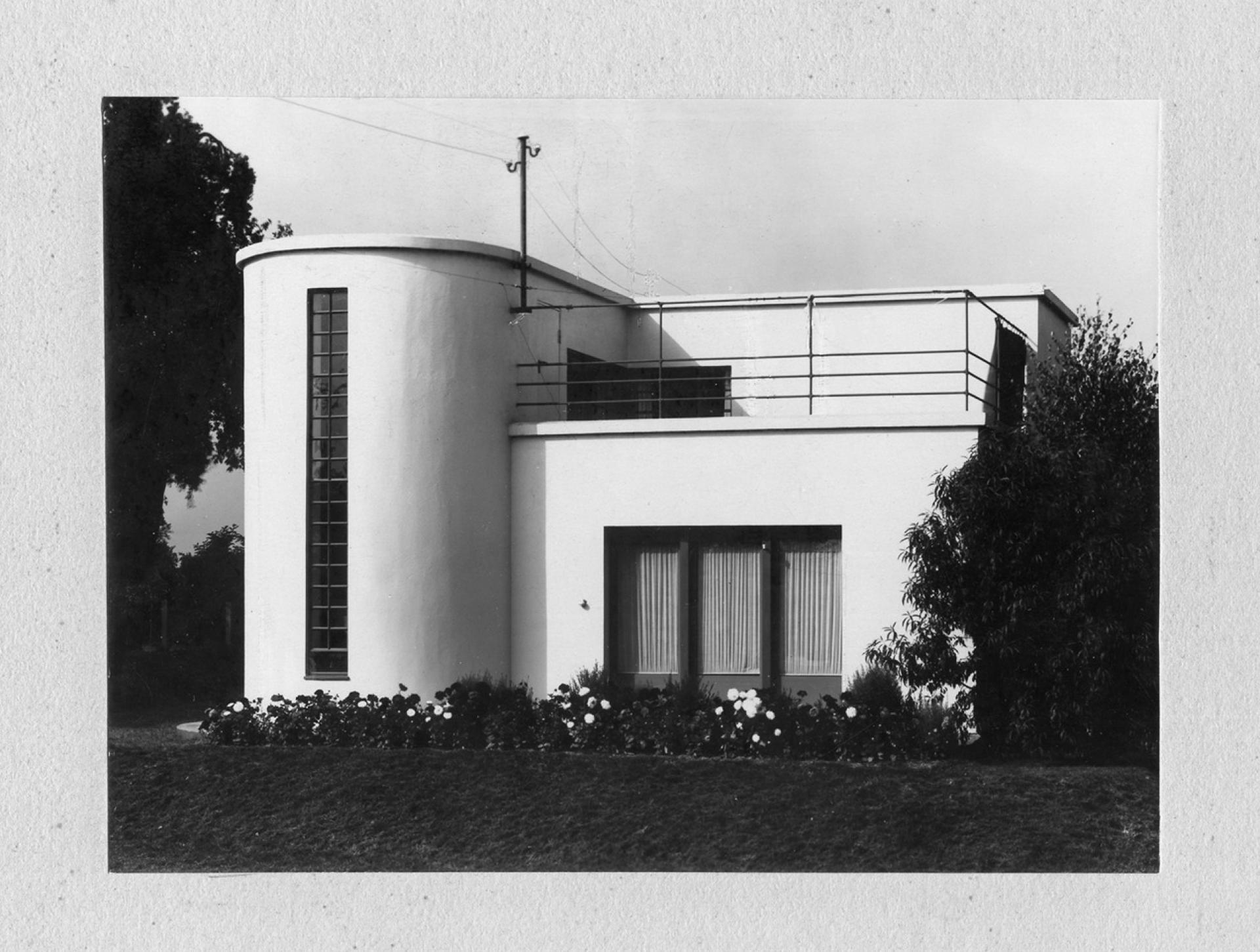 Carl Fieger’s House, Dessau - Törten Settlement 27. | Unknown Photographer © Bauhaus Dessau Foundation (I 2349 F)