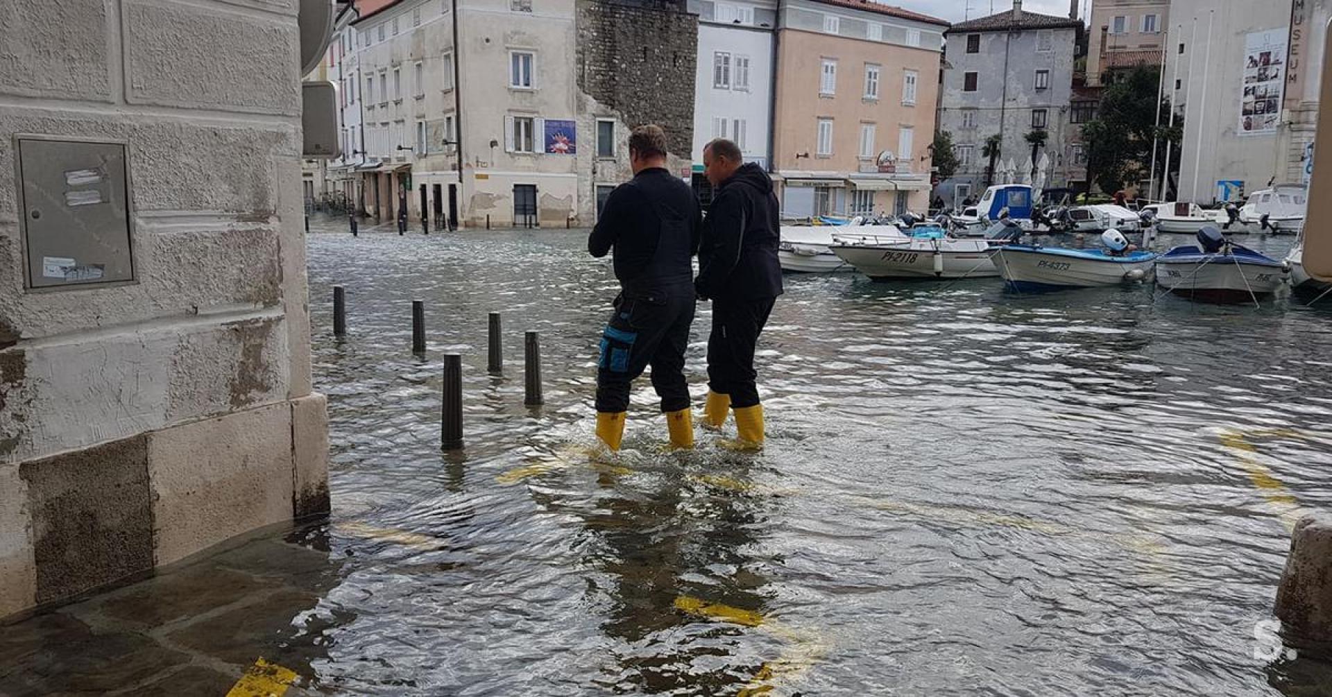 Tartini Square in Piran was under water. | Foto © Alenka Suto Deu