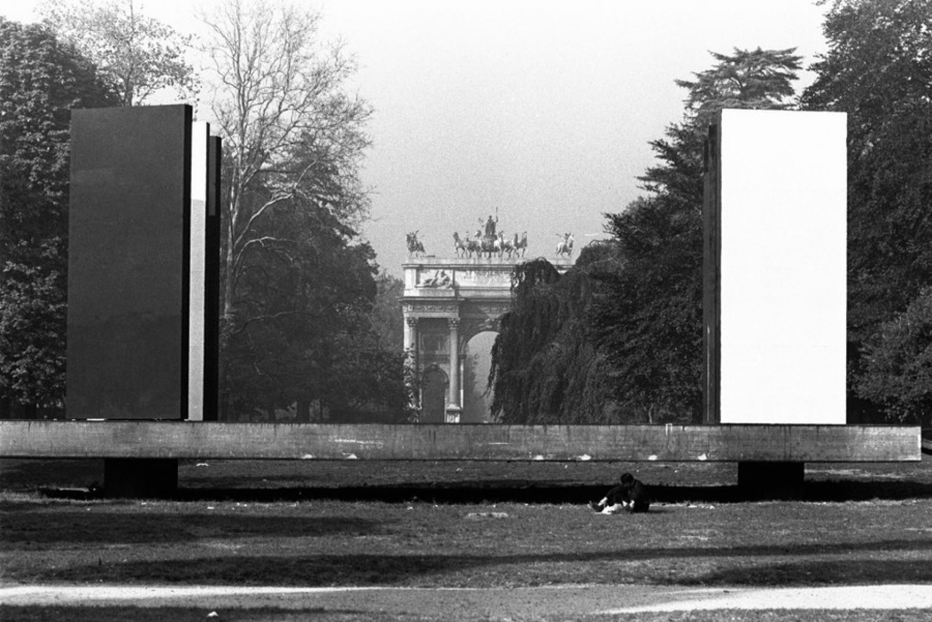 Alberto Burri, Teatro Continuo Milano (1973) | Photo via La repubblica