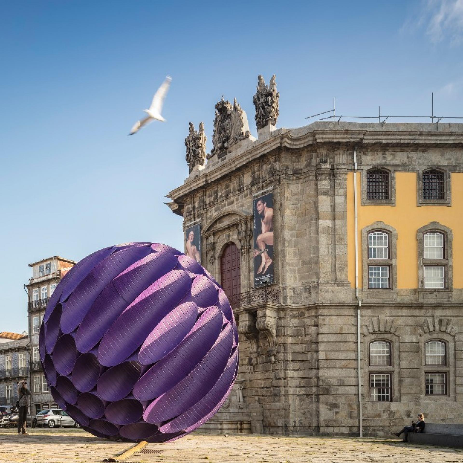 UFO landed in Porto? Undiscovered creature emerged from the ocean? No, it’s just FAHR 021.3, playing with the idea of heritage | Photo via Archilovers