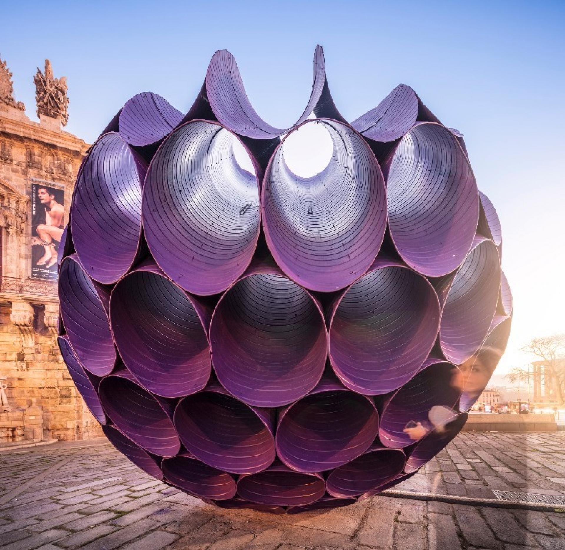 Eclipse: the new center of gravity in the old town of Porto. | Photo via Archilovers