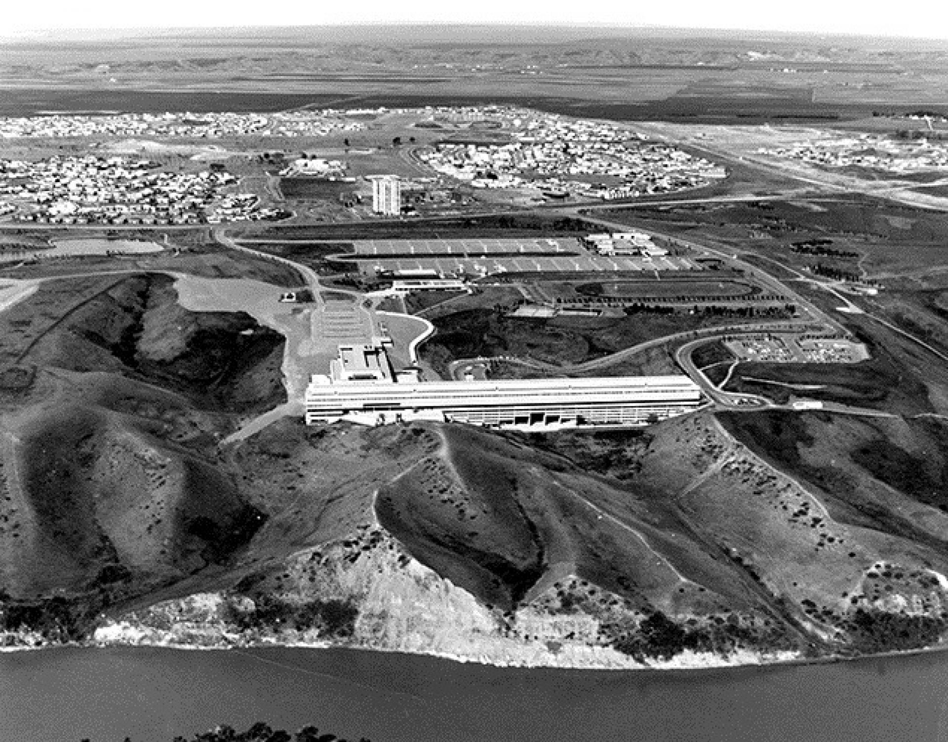 Lethbridge University Hall (1968-1969) by Arthur Erickson. | Photo via University of Lethbridge