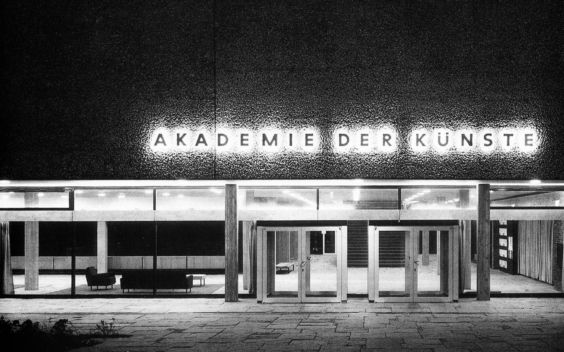 A staircase in ADK leads to the exhibition space. | Photo © Archiv ADK