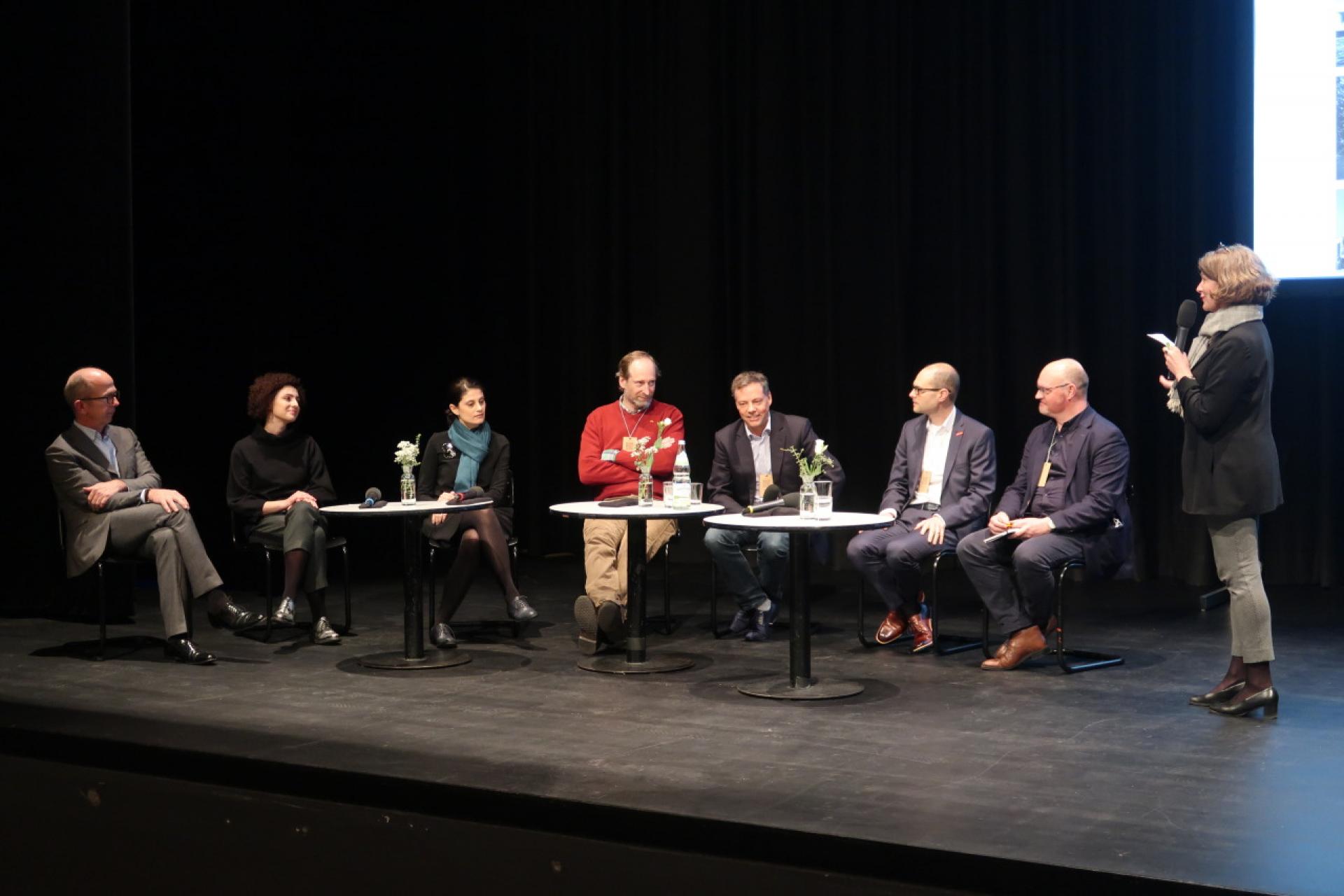 During the panel discussion (from left to right): Andrew Kiel (Sauerbruch Hutton Architects), Viltė Migonytė-Petrulienė (Kaunas 2022), Ana Ivanovska Deskova (Skopje), Christian Burkhard (Architectuul), Jean Molitor, Sebastian Hoyer (TU Braunschweig), Olaf Gisbertz (Dortmund University of Applied Sciences), Uta Pottgiesser (Docomomo Germany/TH OWL) | Photo © Svenja Christin Voss; © Docomomo/THOWL