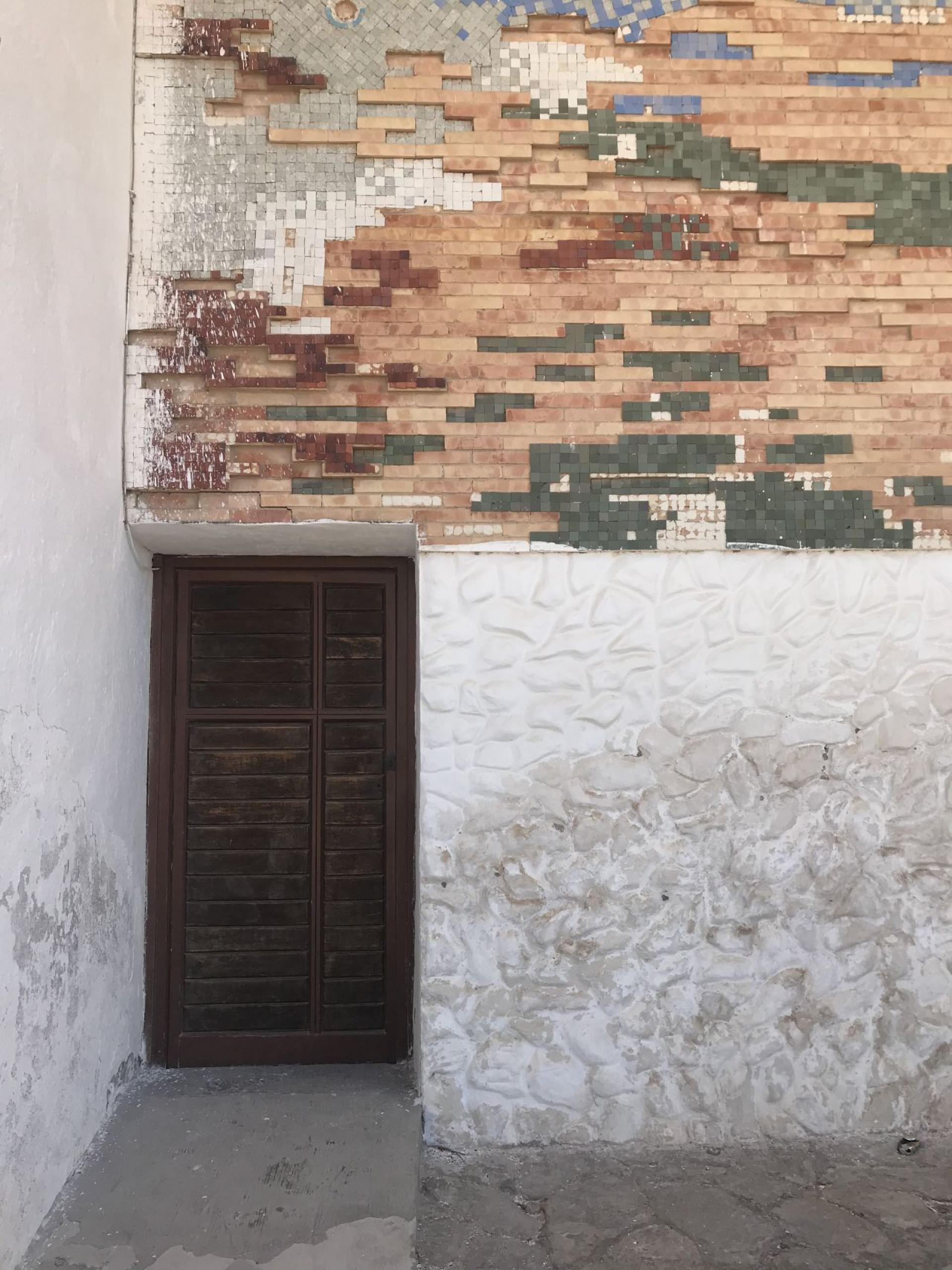 Textures from local masonry, carpentry, mural. | Photo © Carolina Gomez