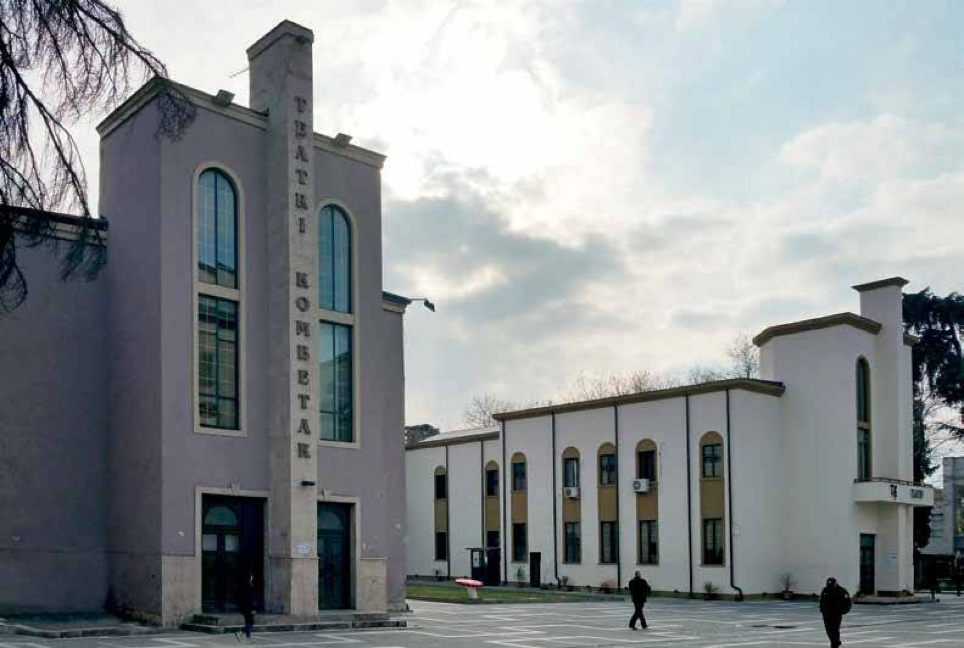 The National Theatre of Albania was primarily built to serve Italian soldiers as a form of entertainment (dopolavoro). | Photo © Saimir Kristo, Sonia Jojic