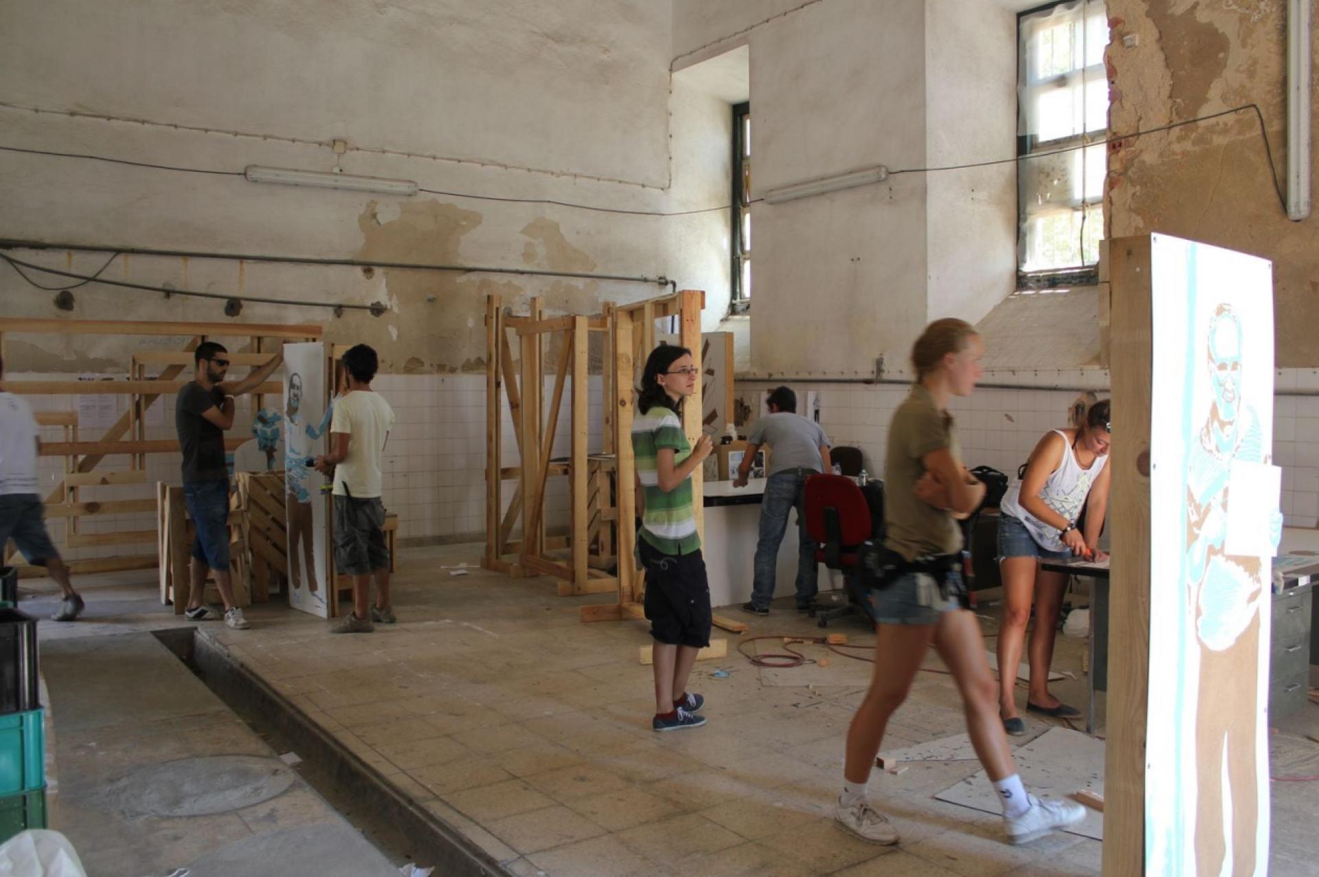 The first tutoring experience: Onde está a Graça? international workshop, which put students, residents and visitors of the central Lisbon neighborhood in action. | Photo: Colectivo Warehouse