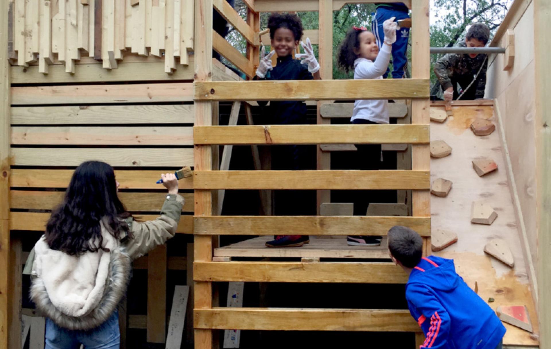 Brincadeira Circular - a circular playground built together with the students of Escola Fernanda de Castro in Lisbon, where they can playfully learn about principles of circular economy and sustainability. | Photo: Colectivo Warehouse